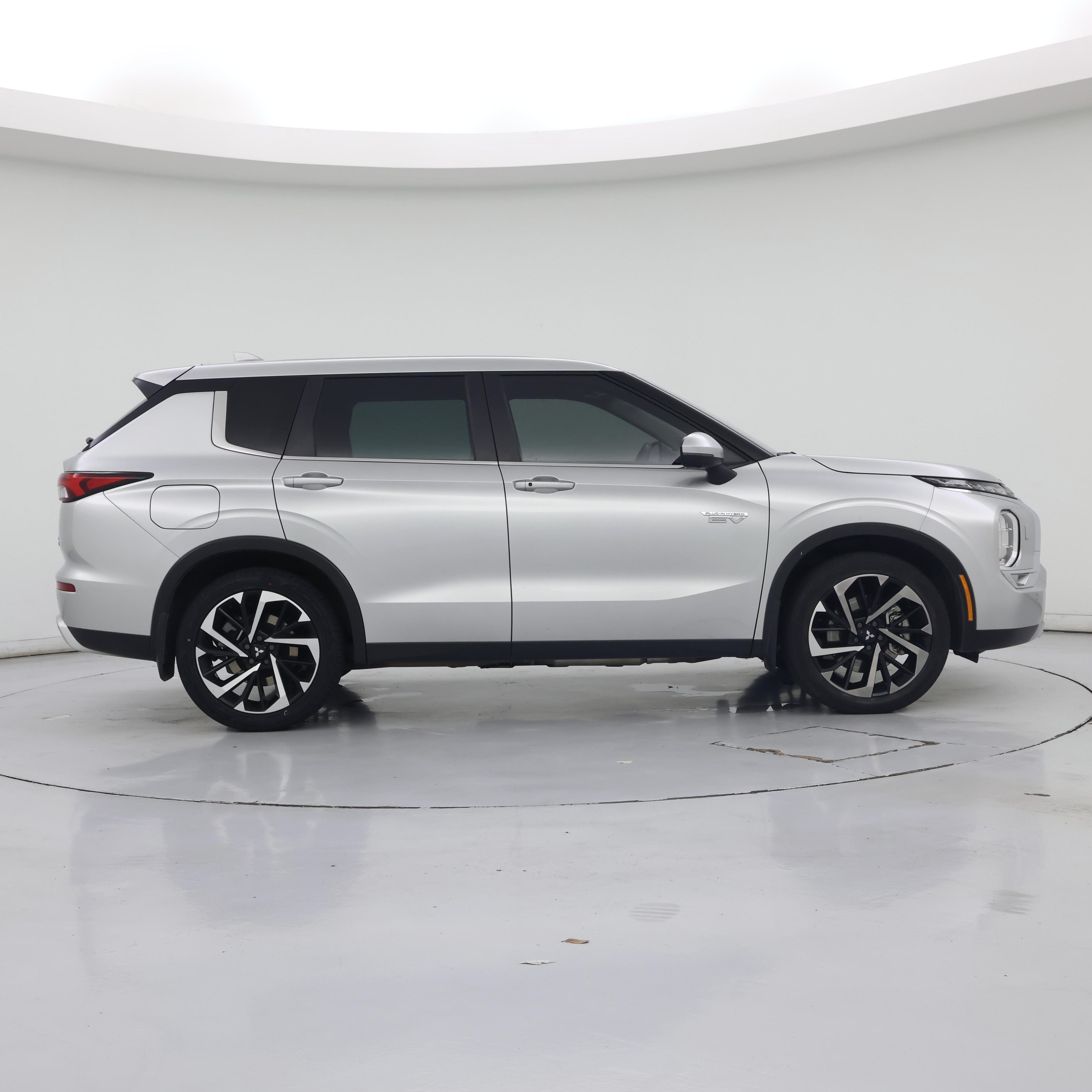 Thumbnail: 2023 Mitsubishi Outlander - 7