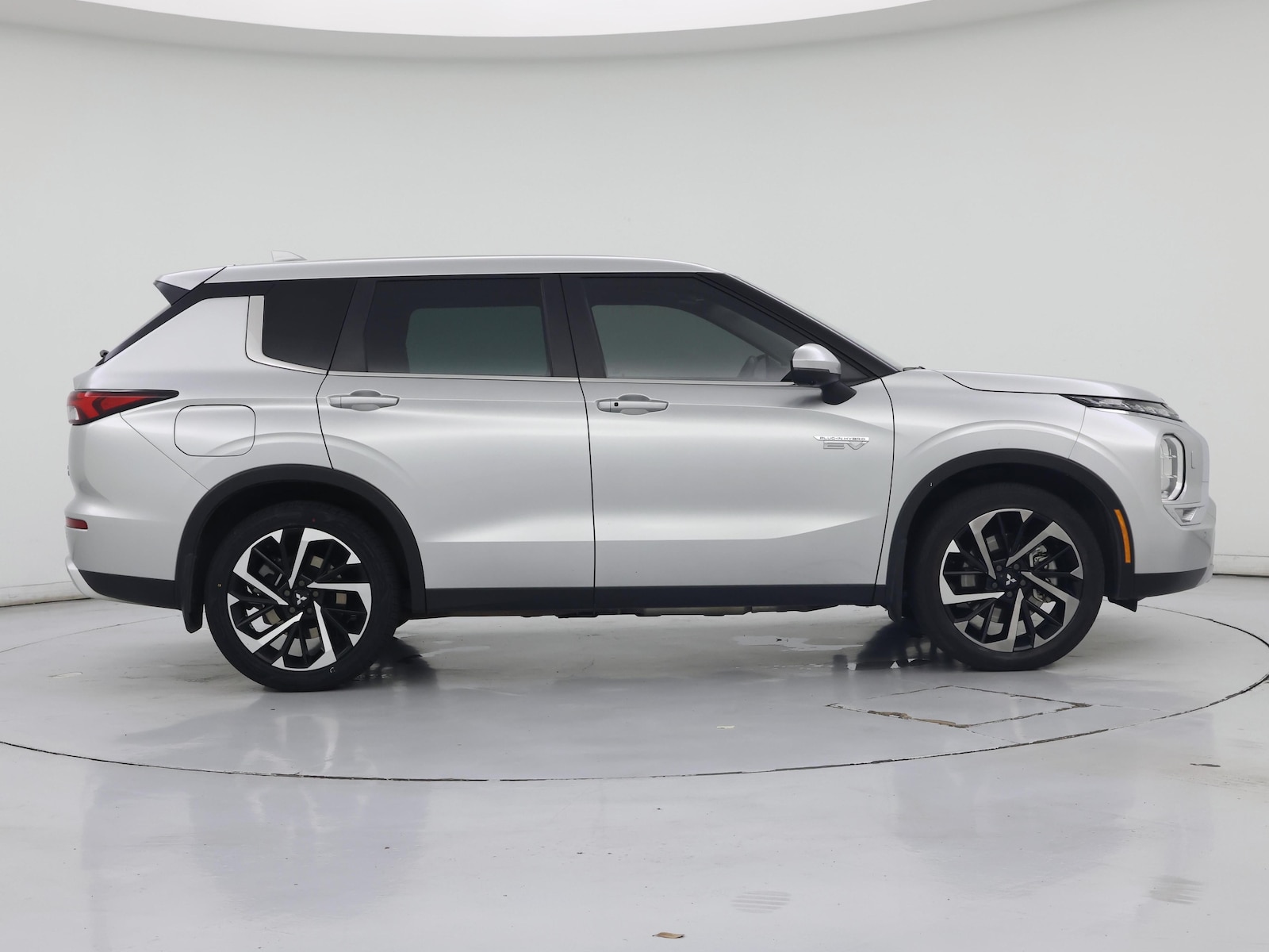 2023 Mitsubishi Outlander Plug-In Hybrid SE - Photo 8