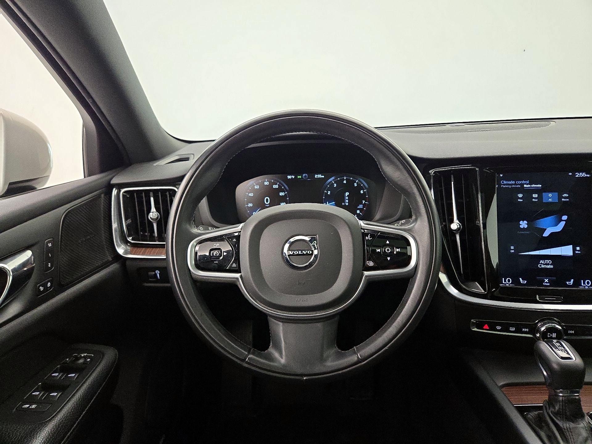Thumbnail: 2020 Volvo V60 - 10