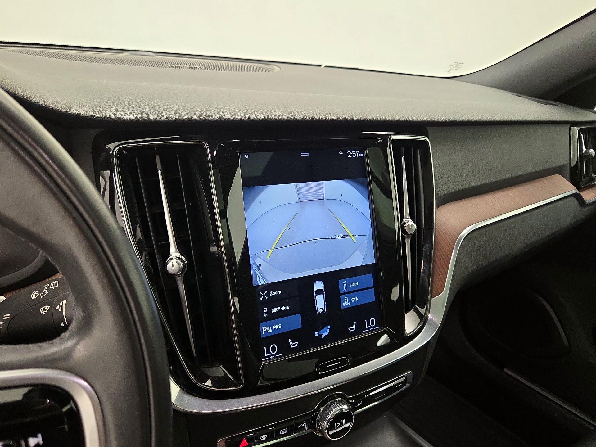 Thumbnail: 2020 Volvo V60 - 15