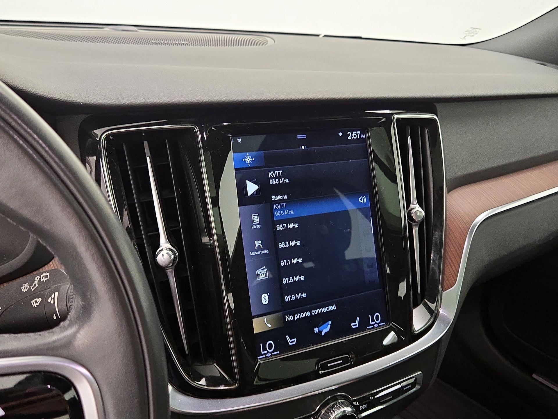 Thumbnail: 2020 Volvo V60 - 16