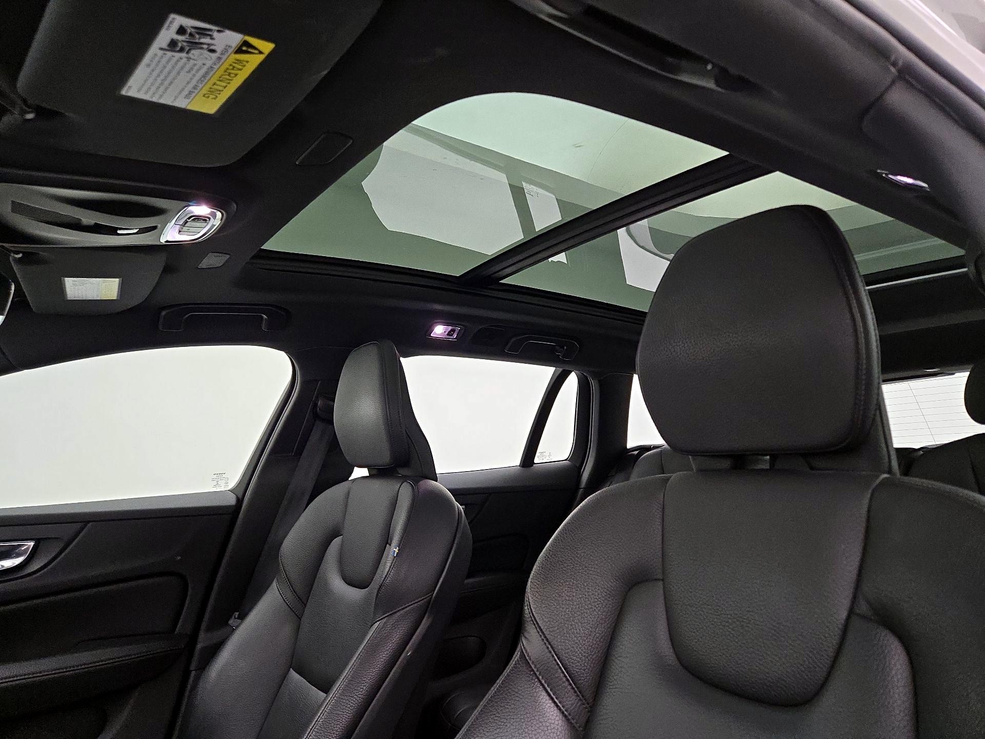 Thumbnail: 2020 Volvo V60 - 20