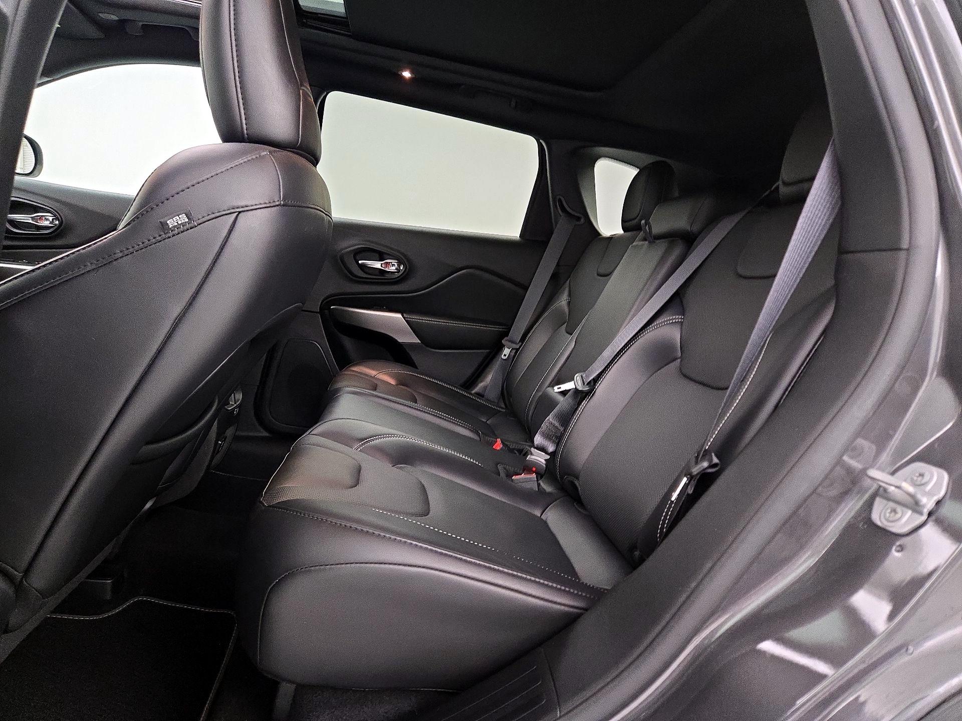 Thumbnail: 2021 Jeep Cherokee - 20