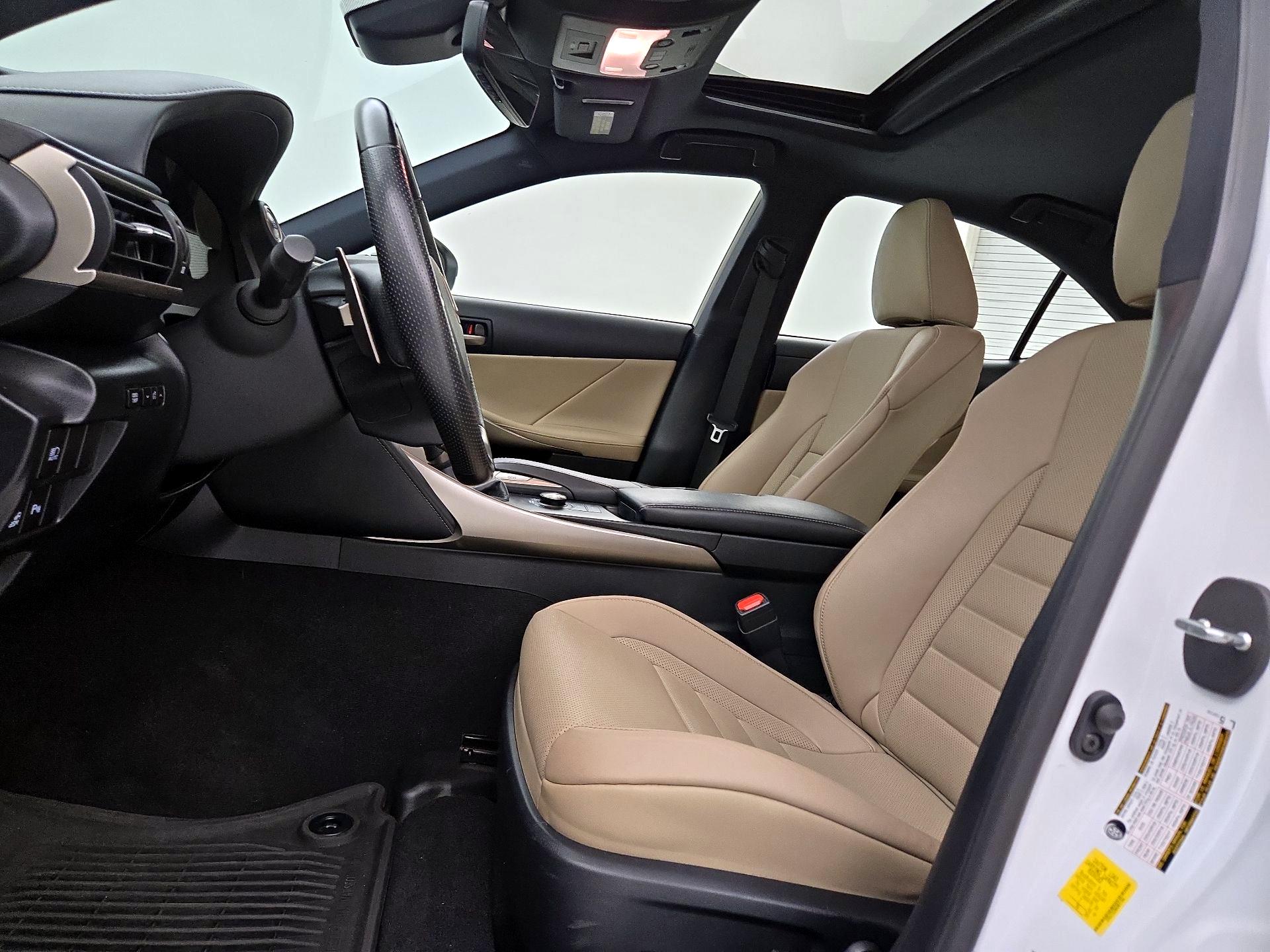 Thumbnail: 2019 Lexus IS - 11