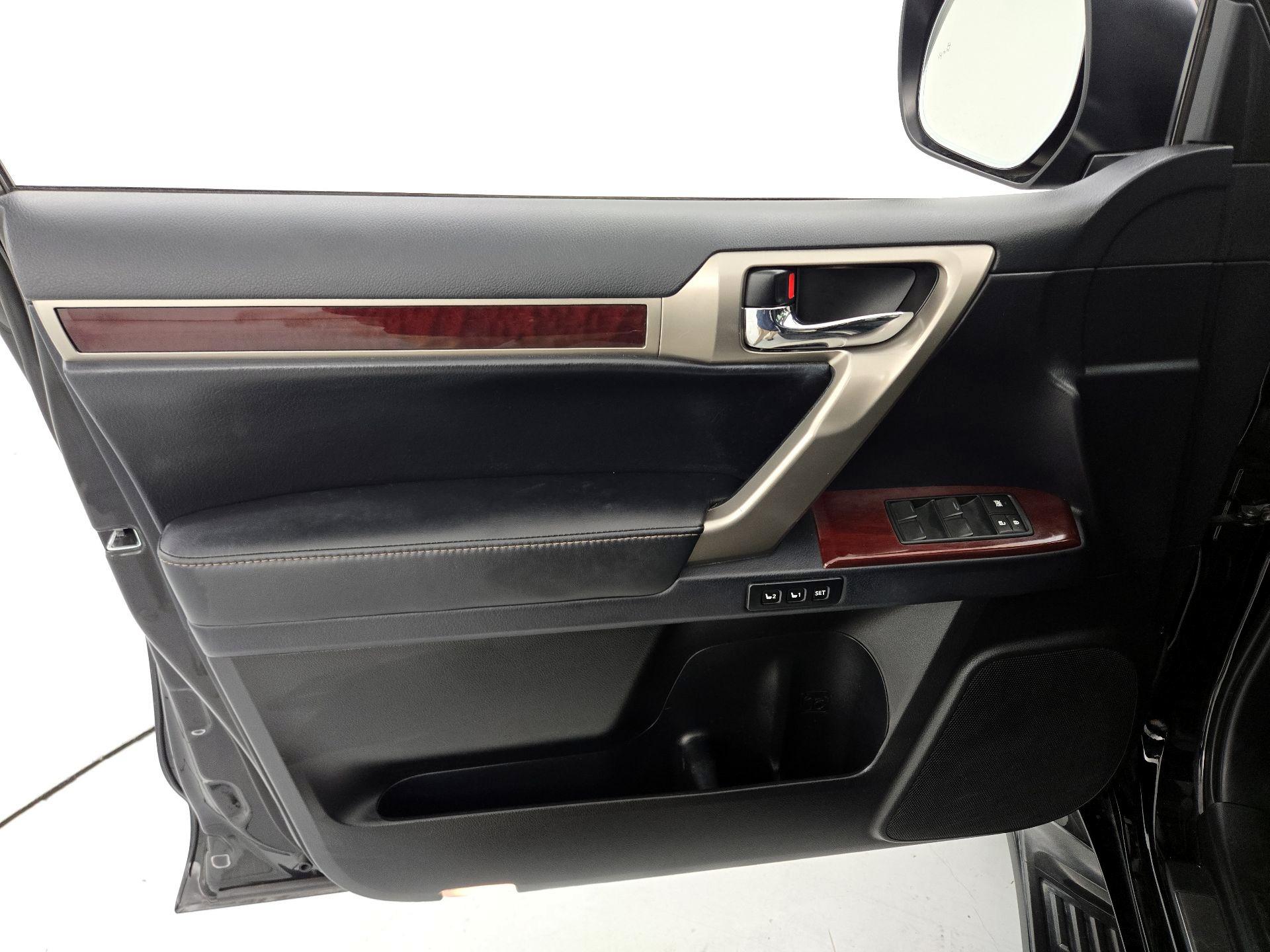 Thumbnail: 2019 Lexus GX - 12