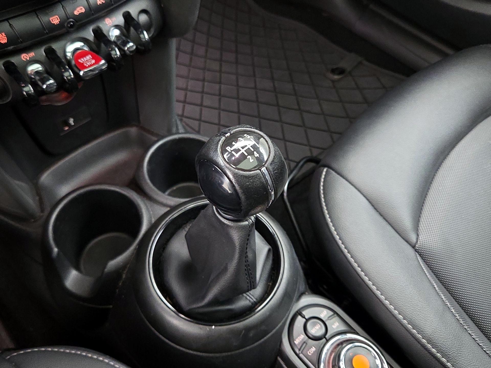 Thumbnail: 2021 MINI Cooper Hardtop - 17