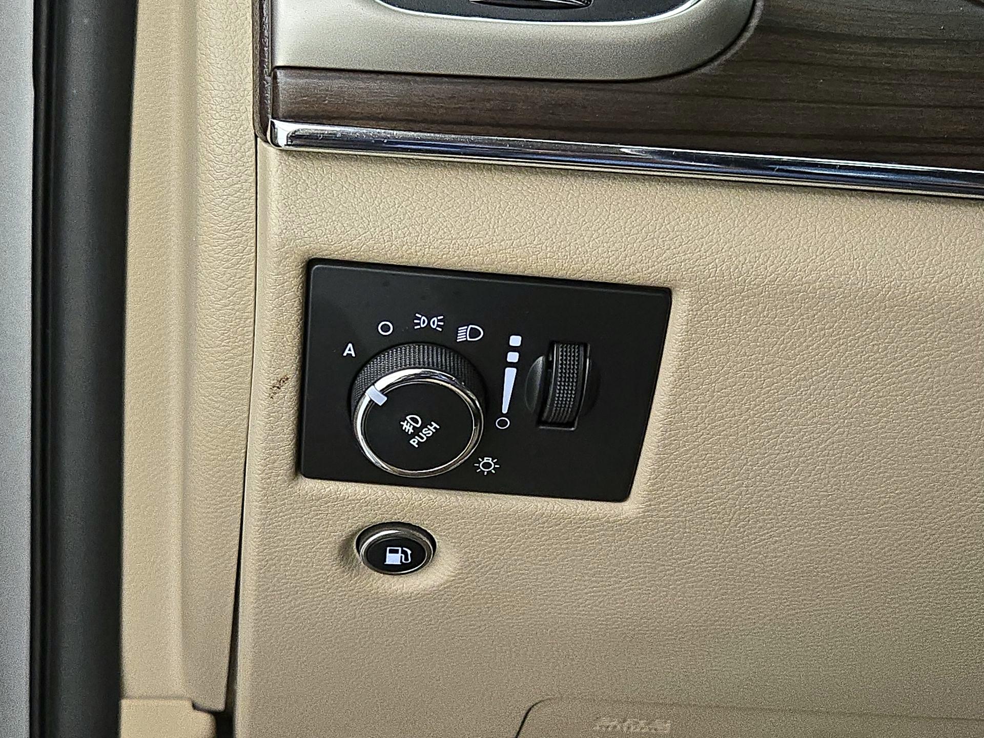 Thumbnail: 2015 Jeep Grand Cherokee - 13