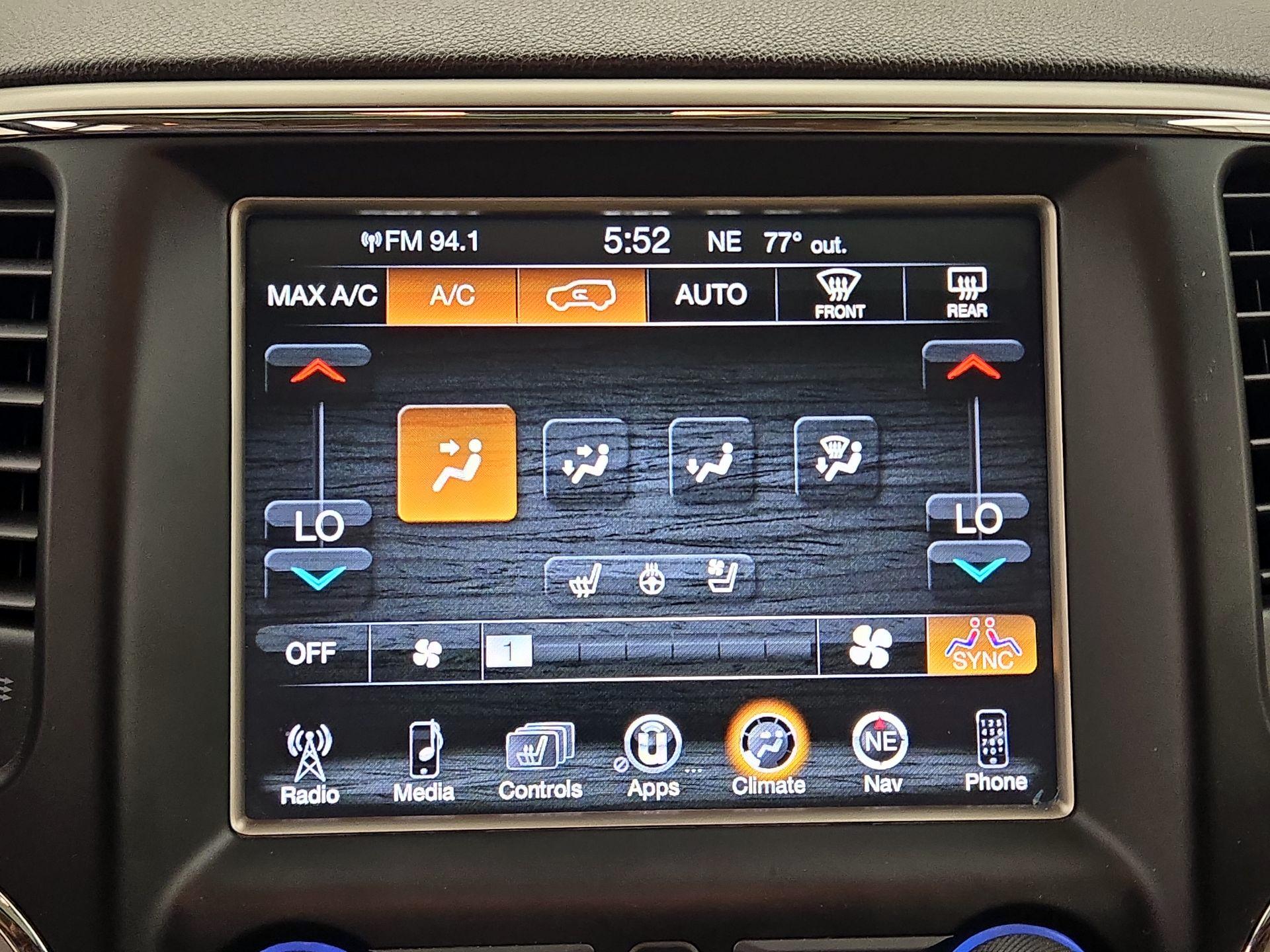 Thumbnail: 2015 Jeep Grand Cherokee - 17