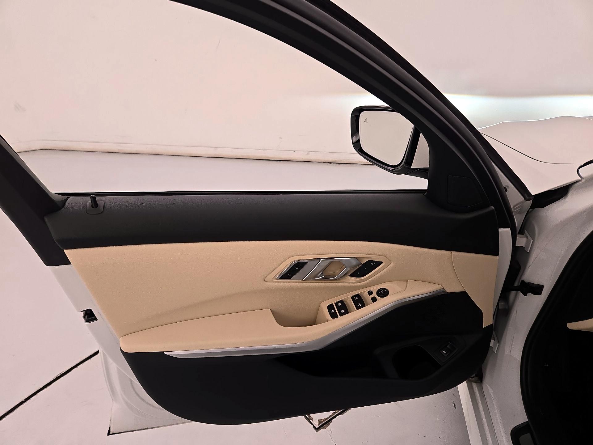 Thumbnail: 2019 BMW 3 Series - 12