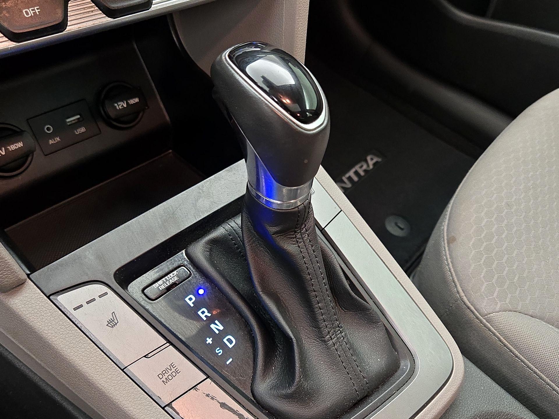 Thumbnail: 2020 Hyundai Elantra - 17