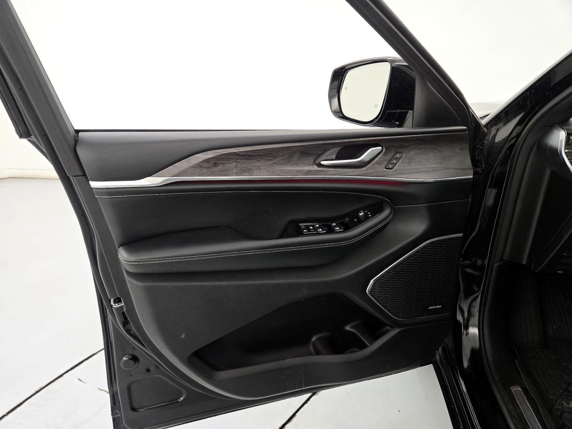 Thumbnail: 2023 Jeep Grand Cherokee - 12