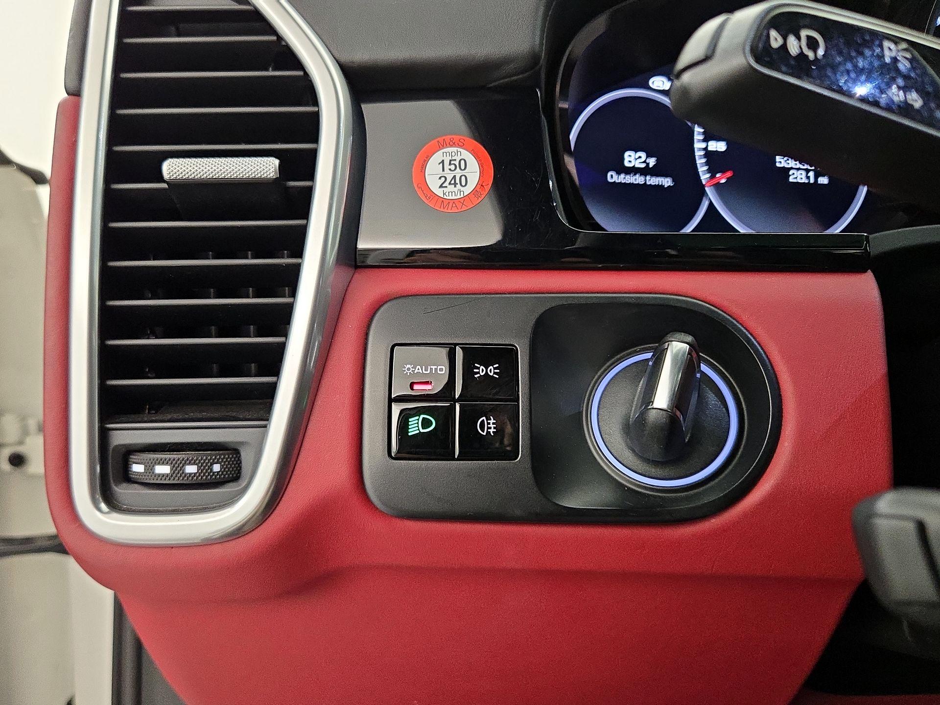 Thumbnail: 2019 Porsche Cayenne - 13