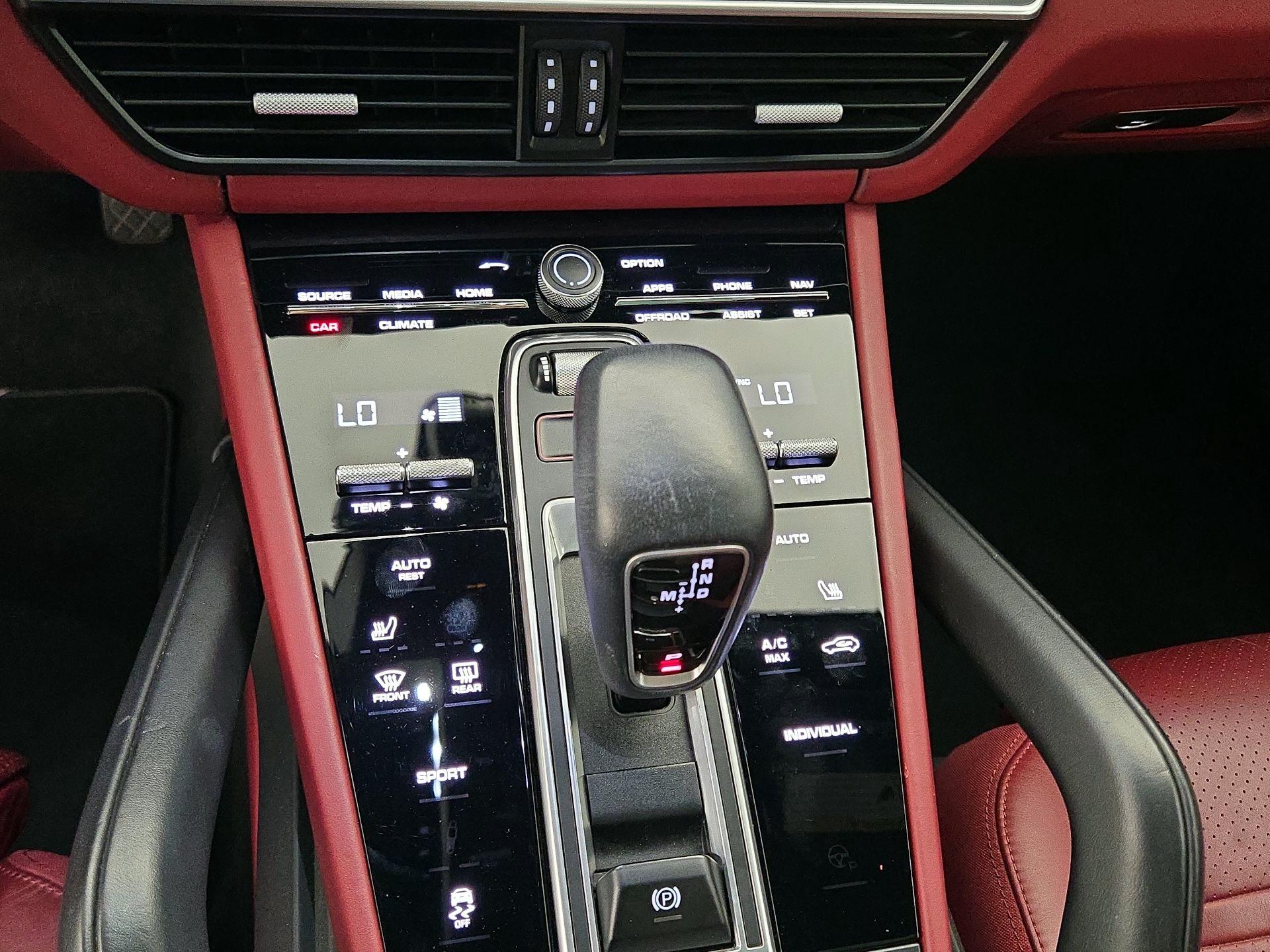 Thumbnail: 2019 Porsche Cayenne - 17