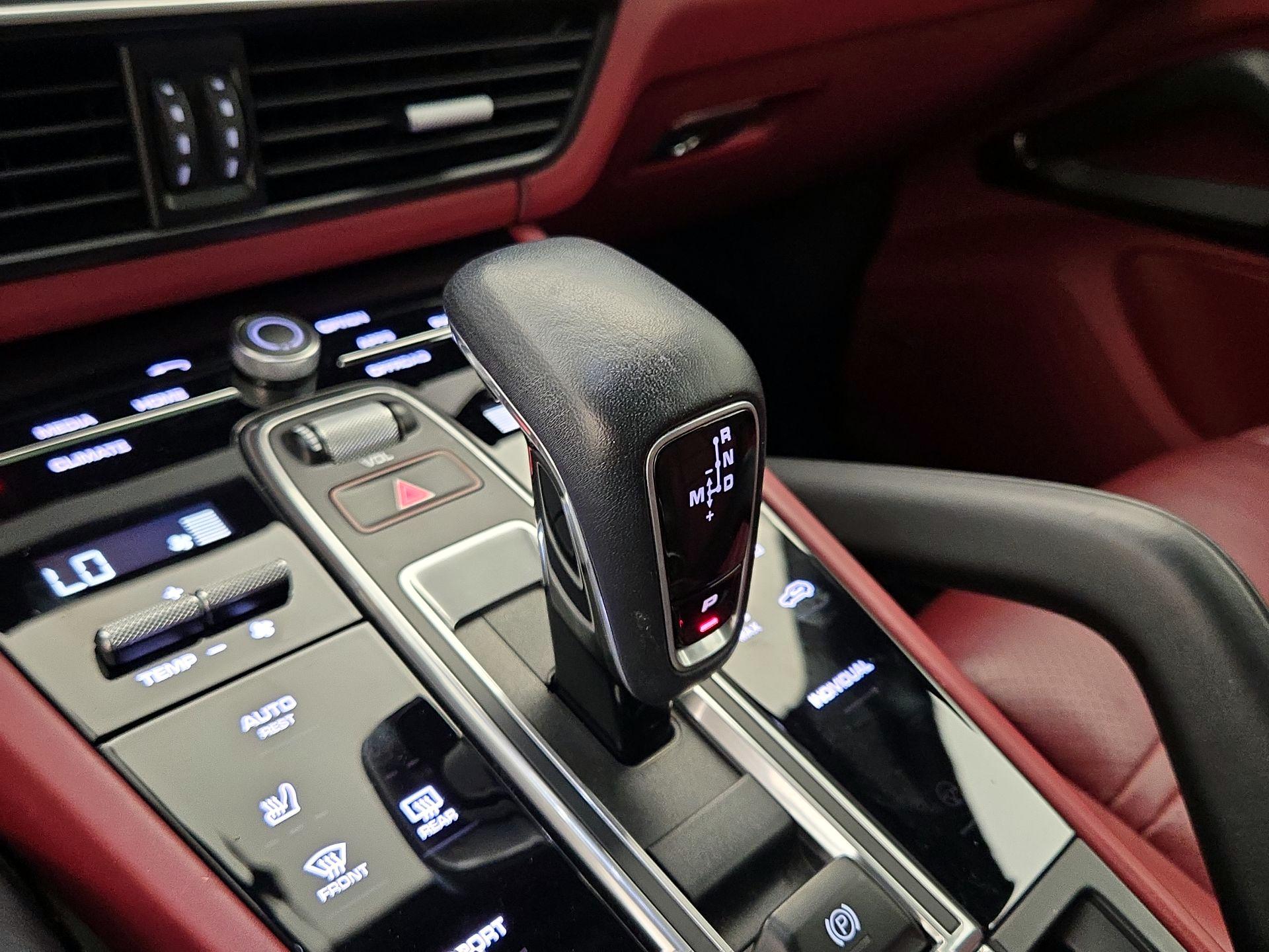 Thumbnail: 2019 Porsche Cayenne - 18