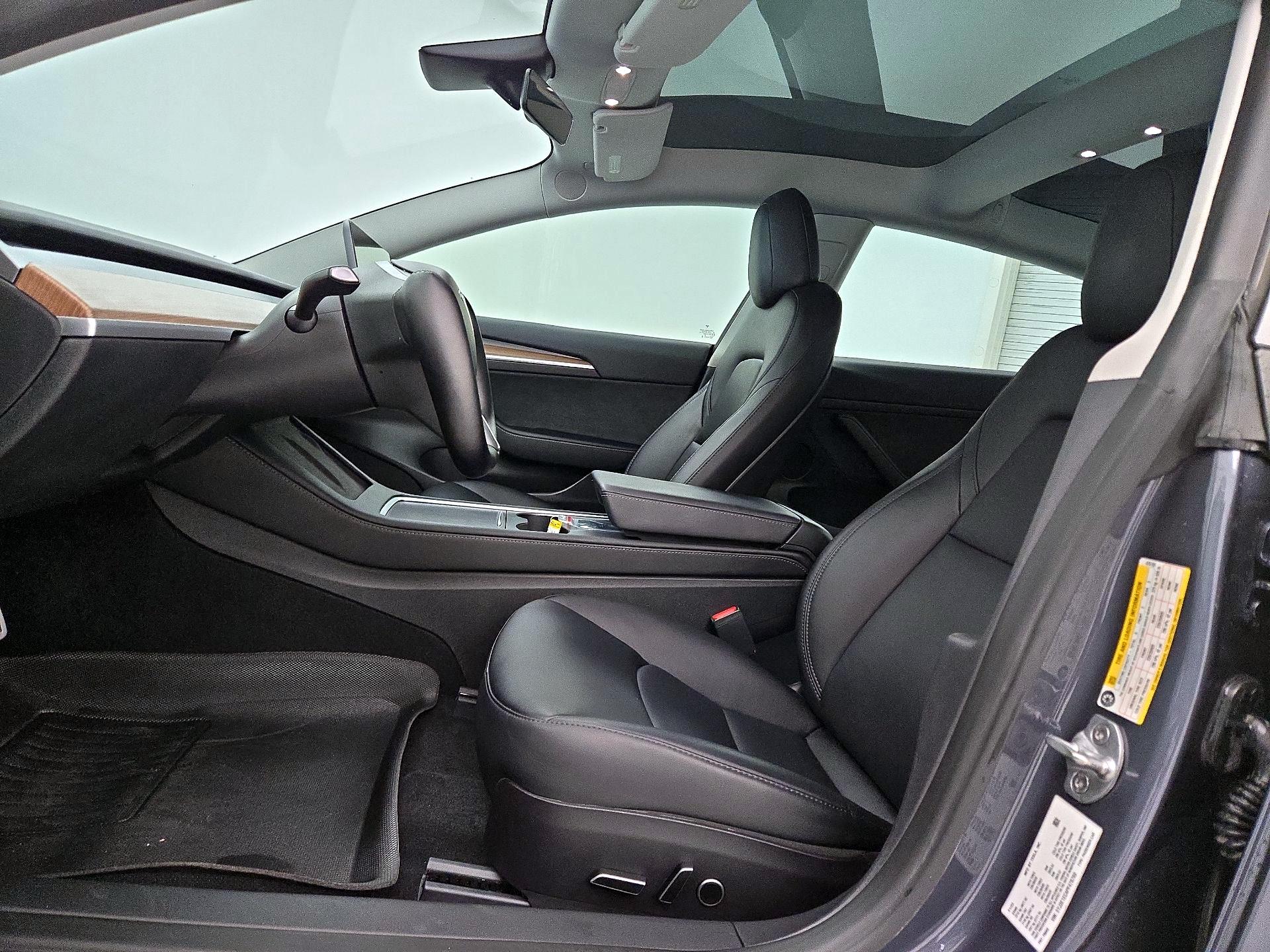 Thumbnail: 2023 Tesla Model 3 - 11