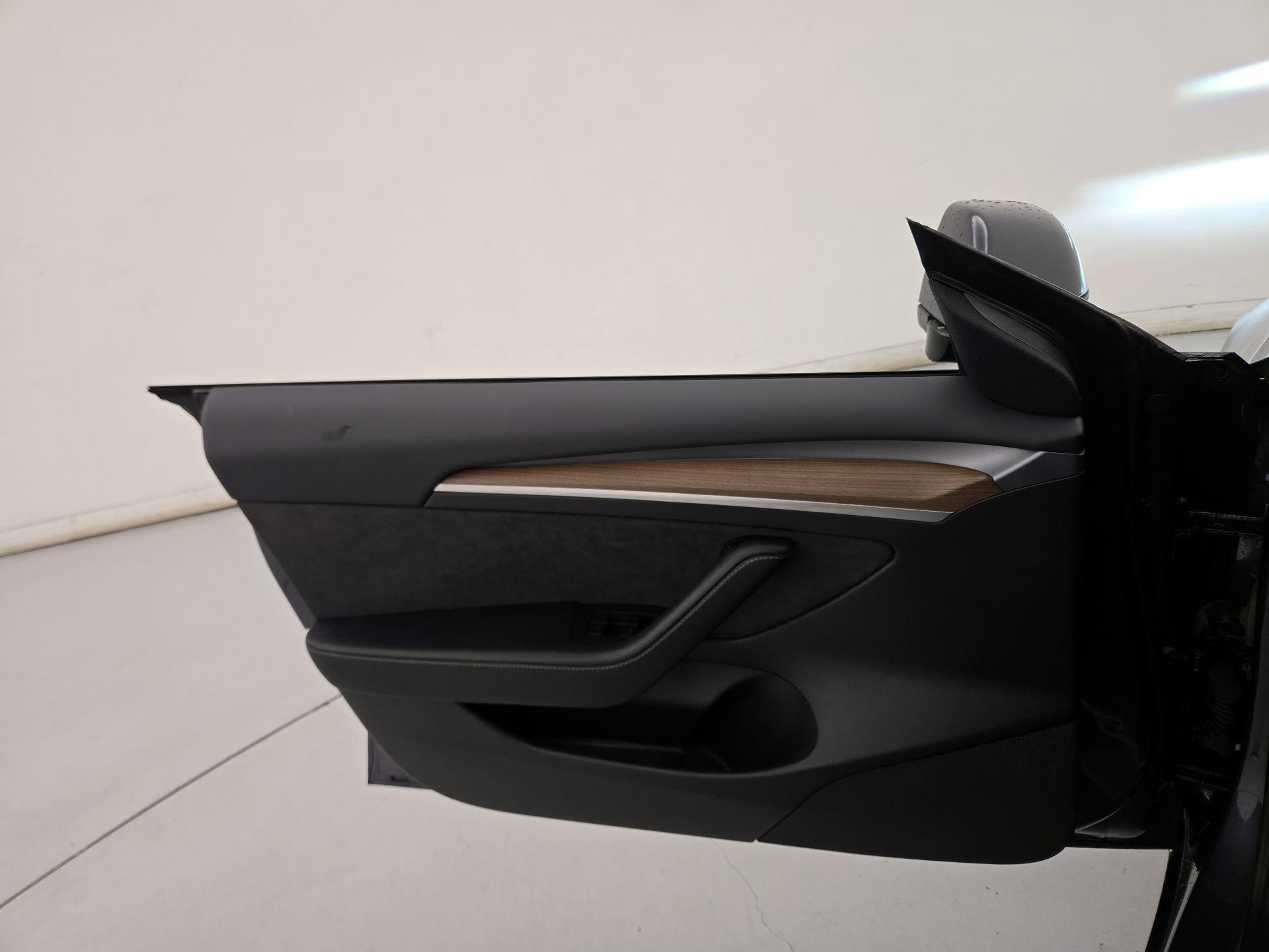 Thumbnail: 2023 Tesla Model 3 - 12