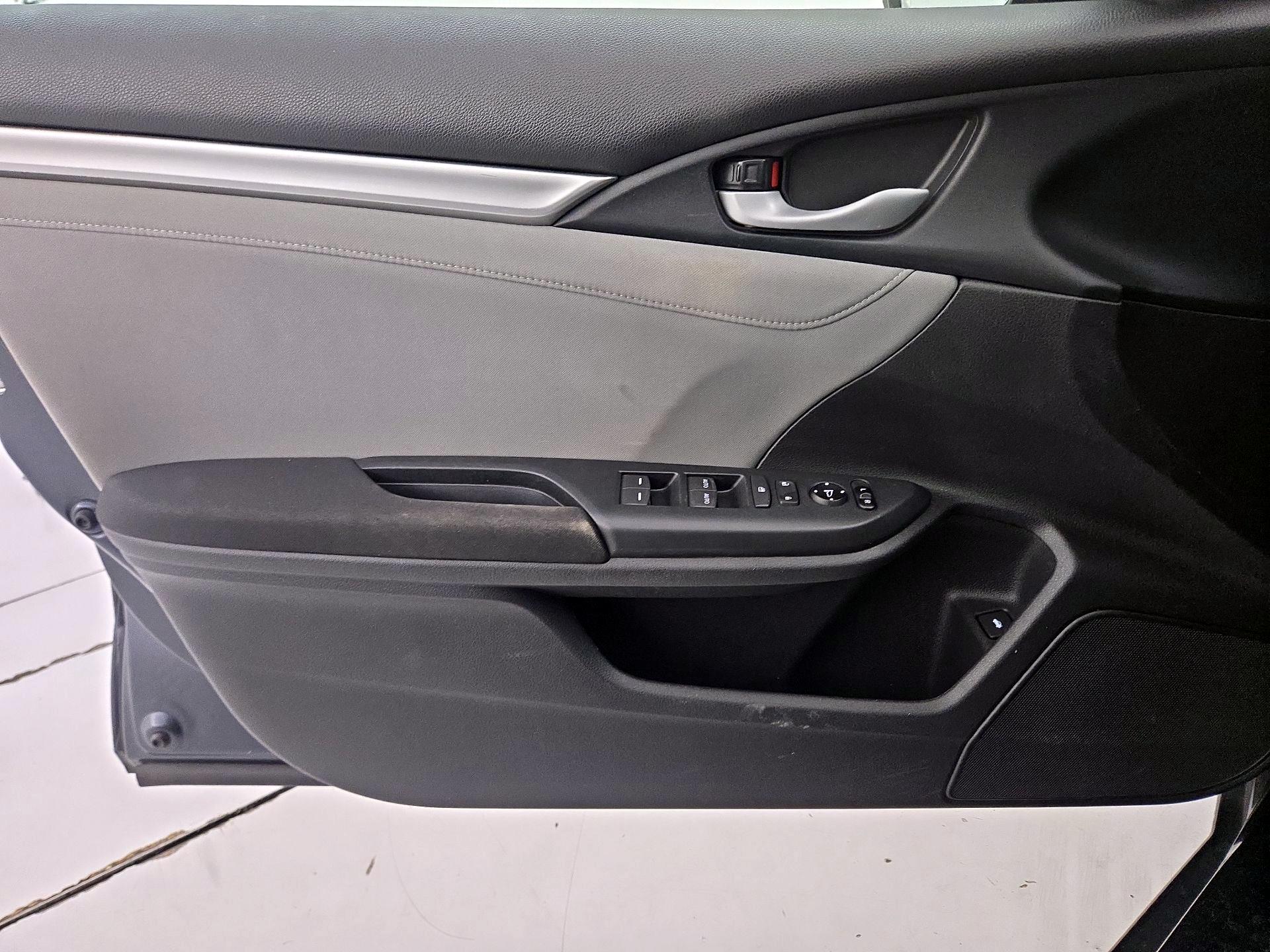 Thumbnail: 2016 Honda Civic - 12