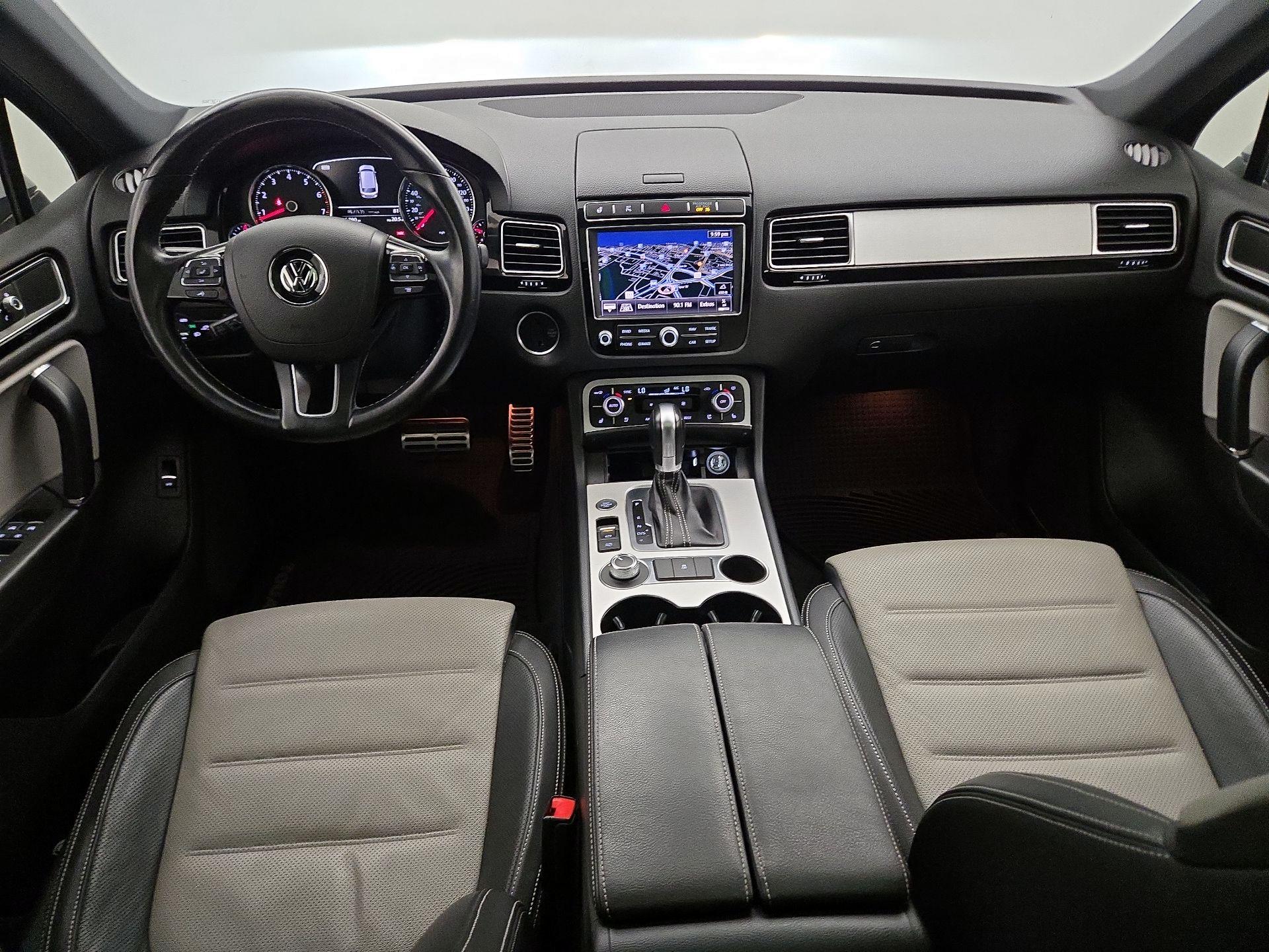 Thumbnail: 2017 Volkswagen Touareg - 9