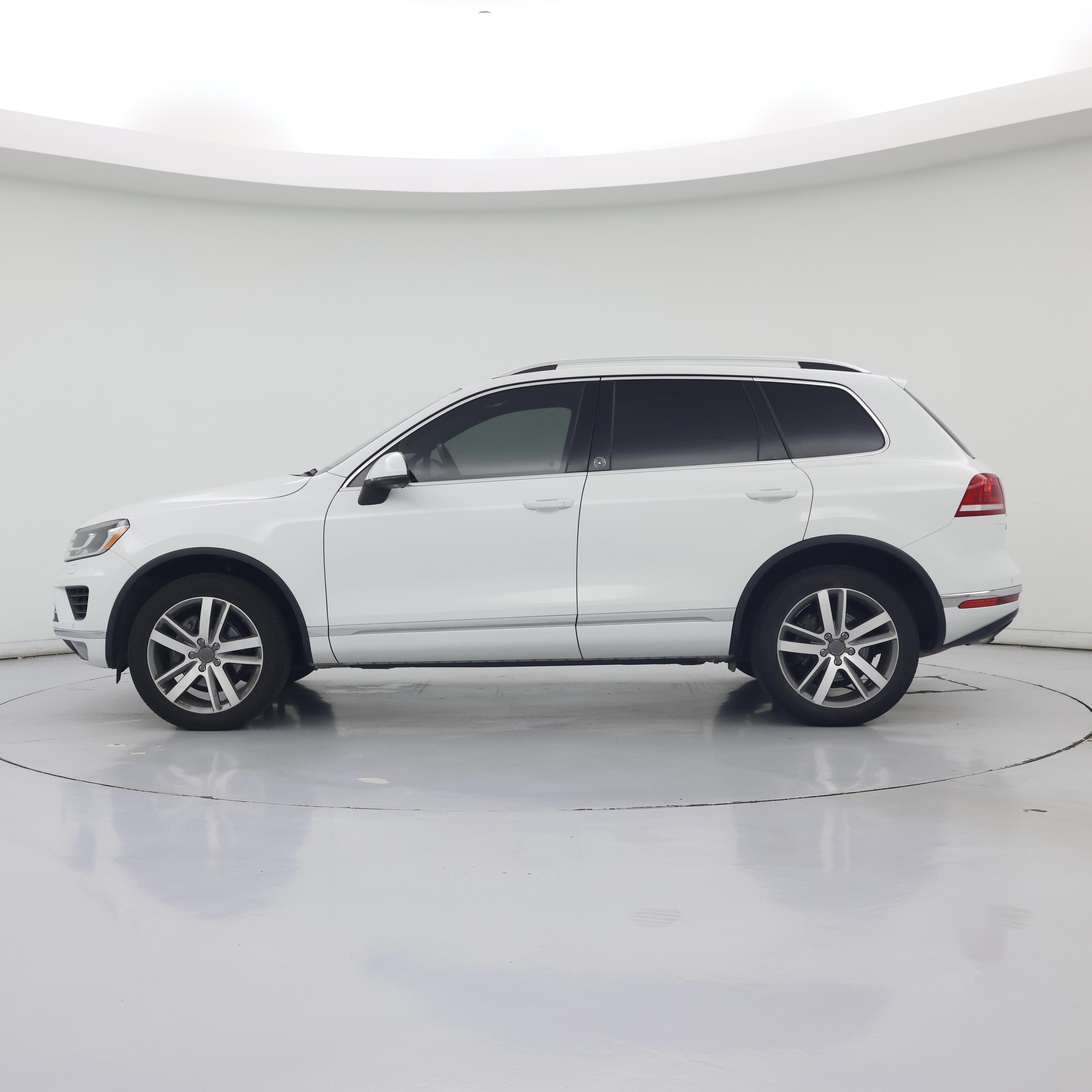 Thumbnail: 2017 Volkswagen Touareg - 3