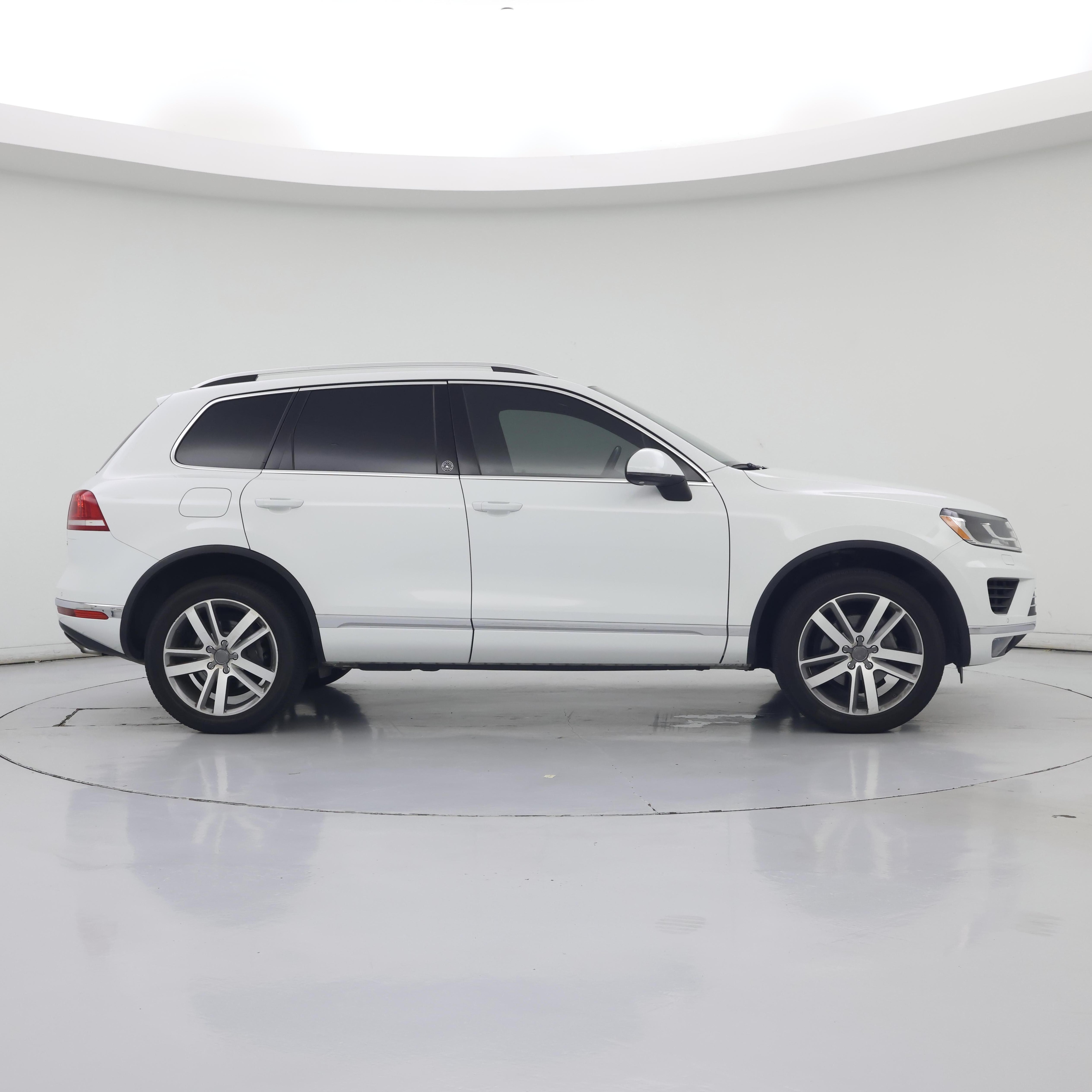 Thumbnail: 2017 Volkswagen Touareg - 7