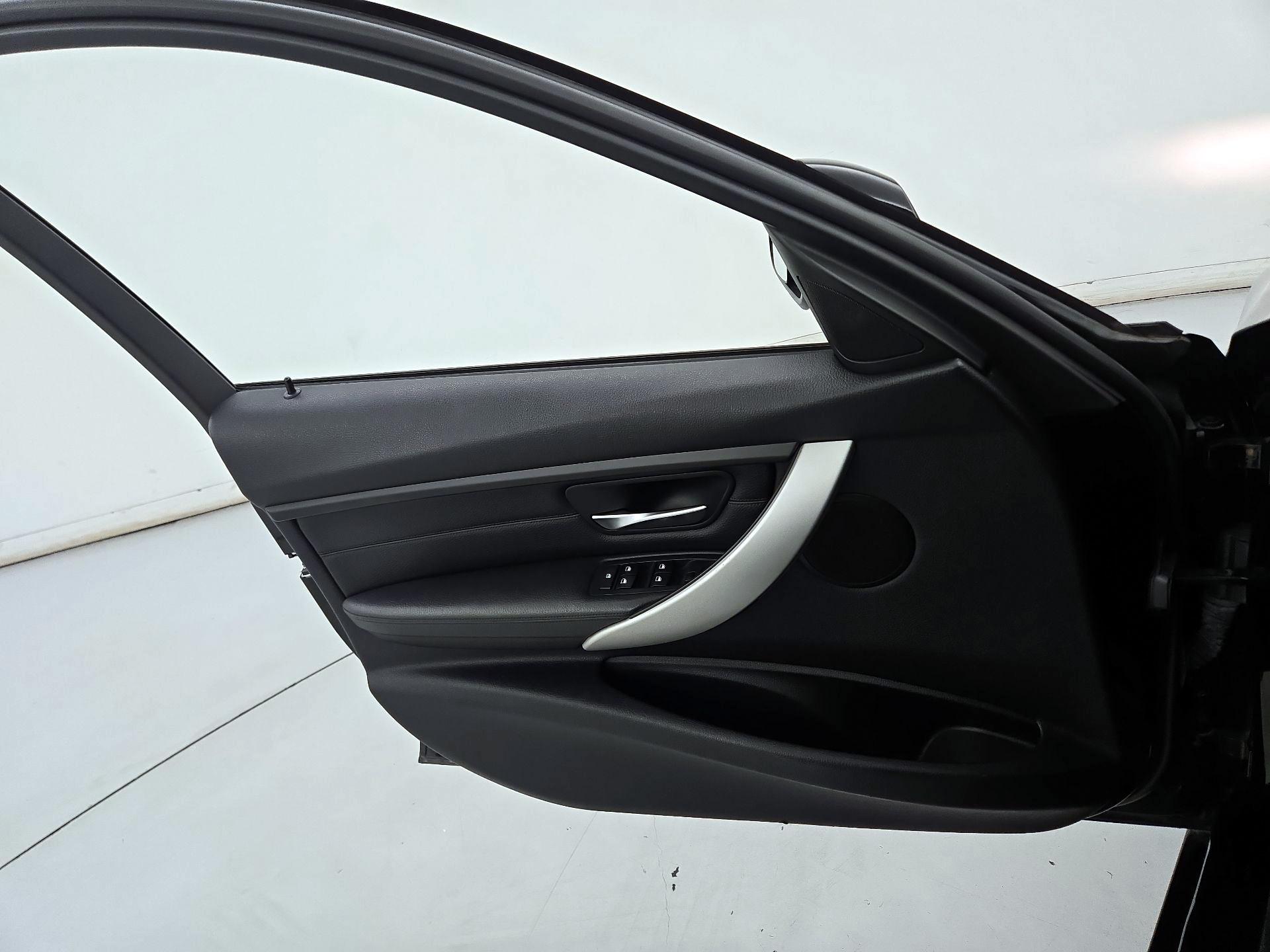 Thumbnail: 2014 BMW 3 Series - 12