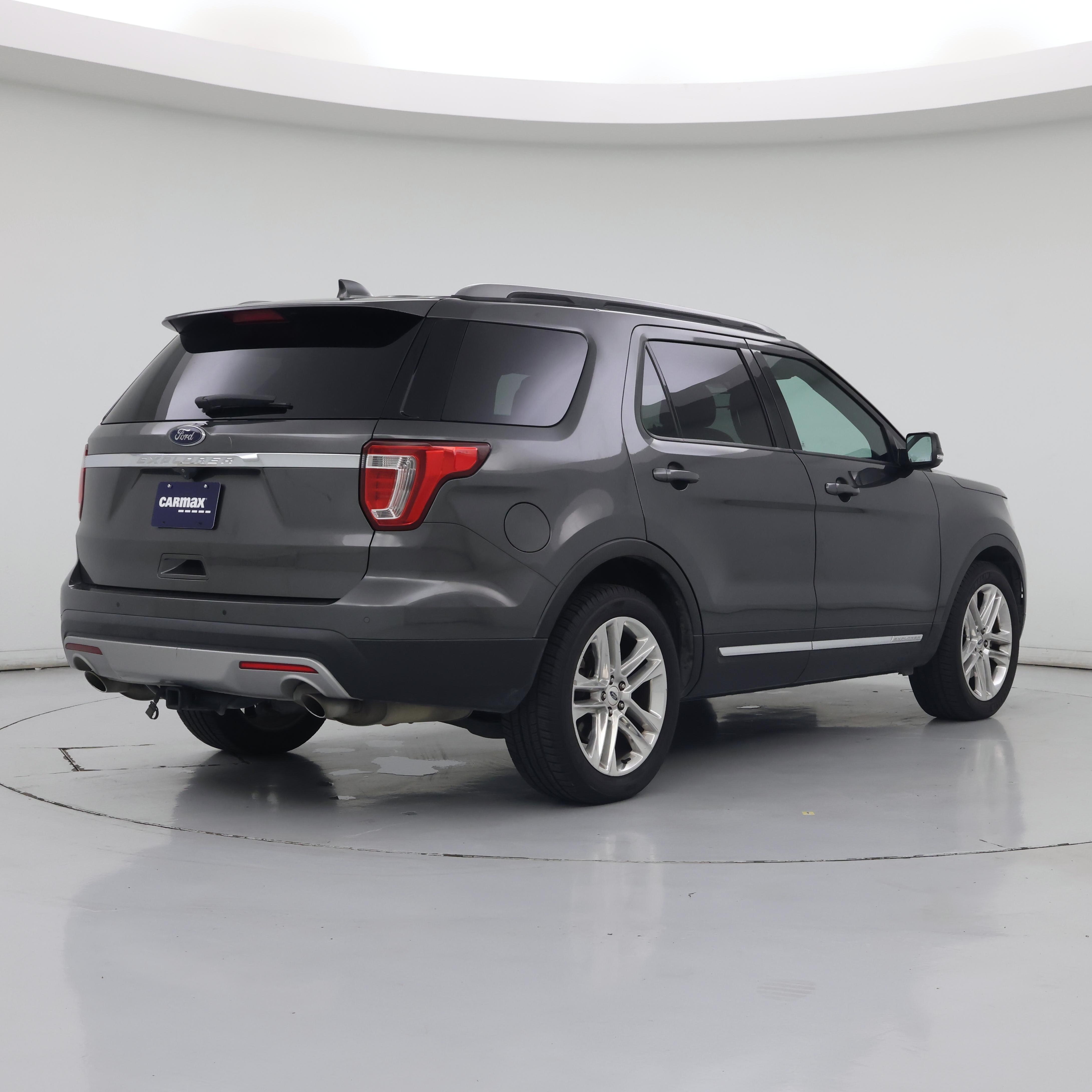 Thumbnail: 2017 Ford Explorer - 8