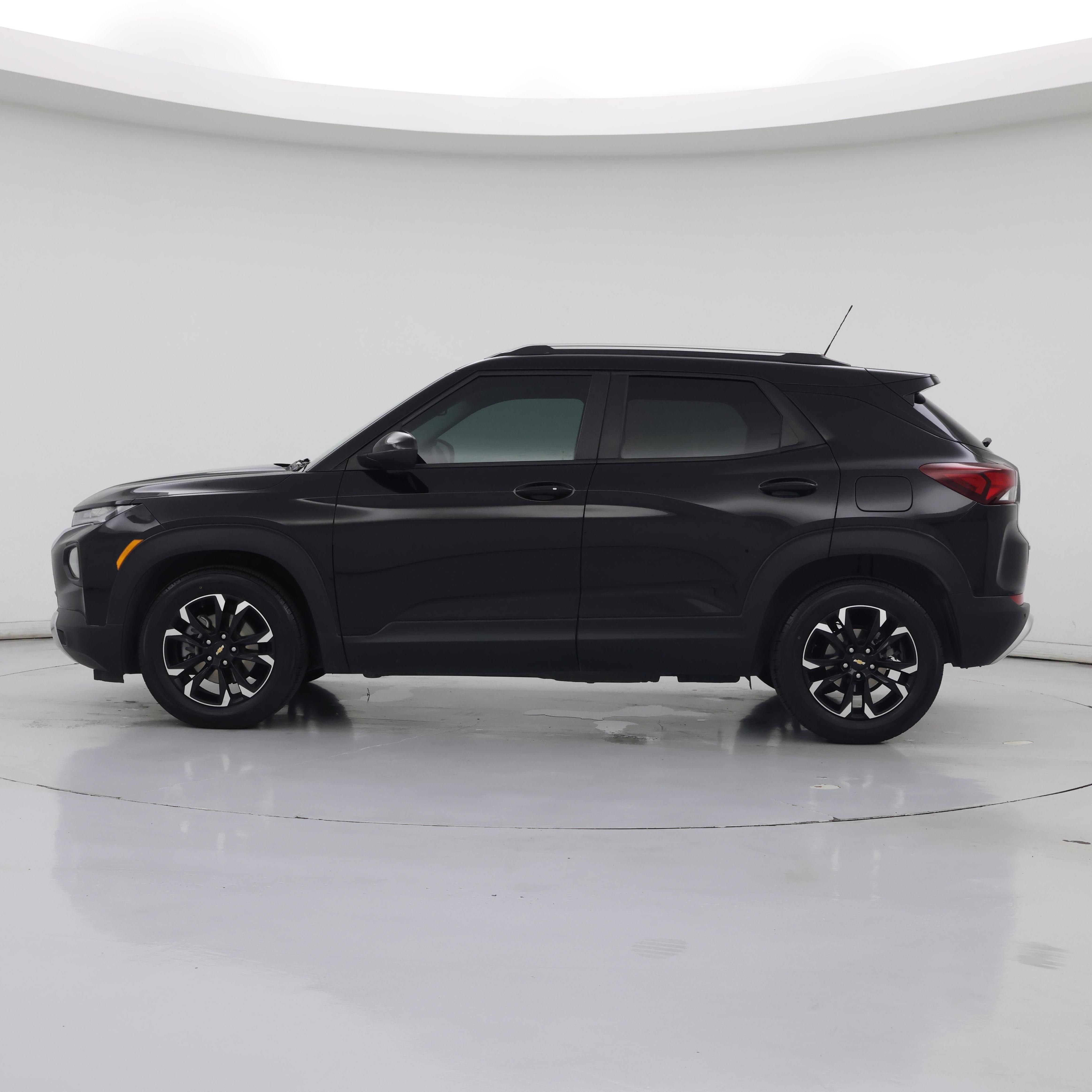 Thumbnail: 2021 Chevrolet TrailBlazer - 3