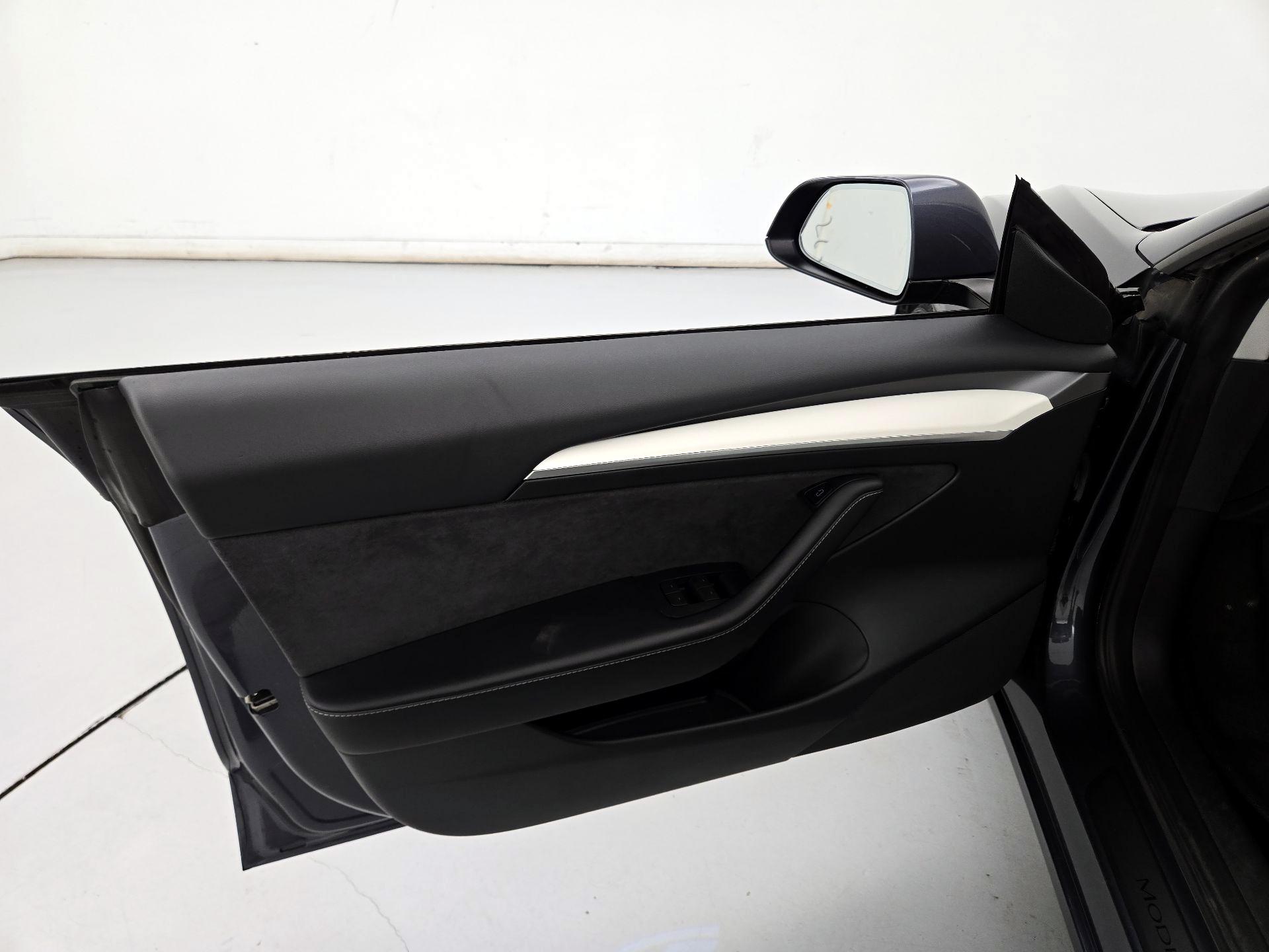 Thumbnail: 2023 Tesla Model 3 - 12