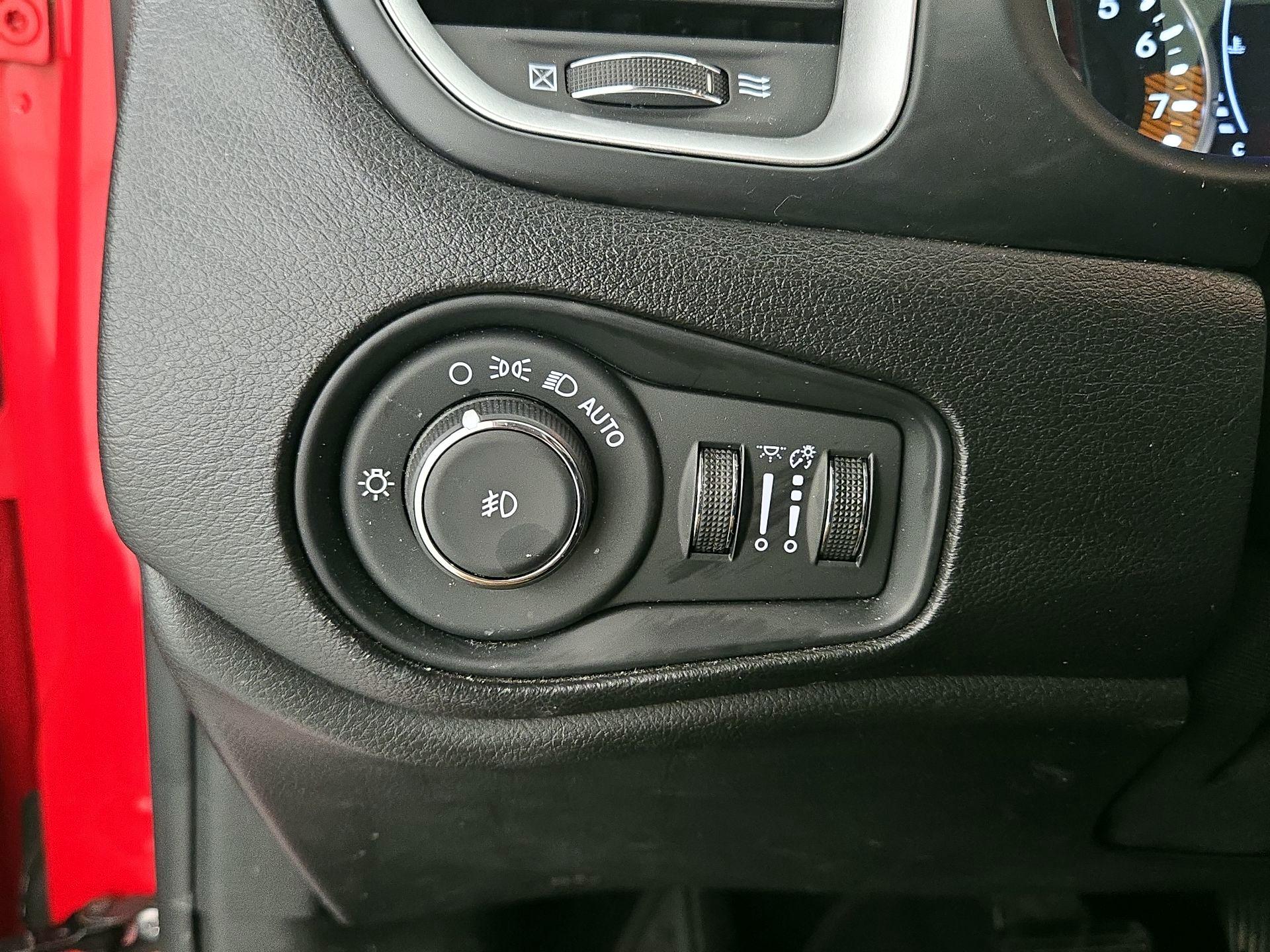 Thumbnail: 2020 Jeep Renegade - 13