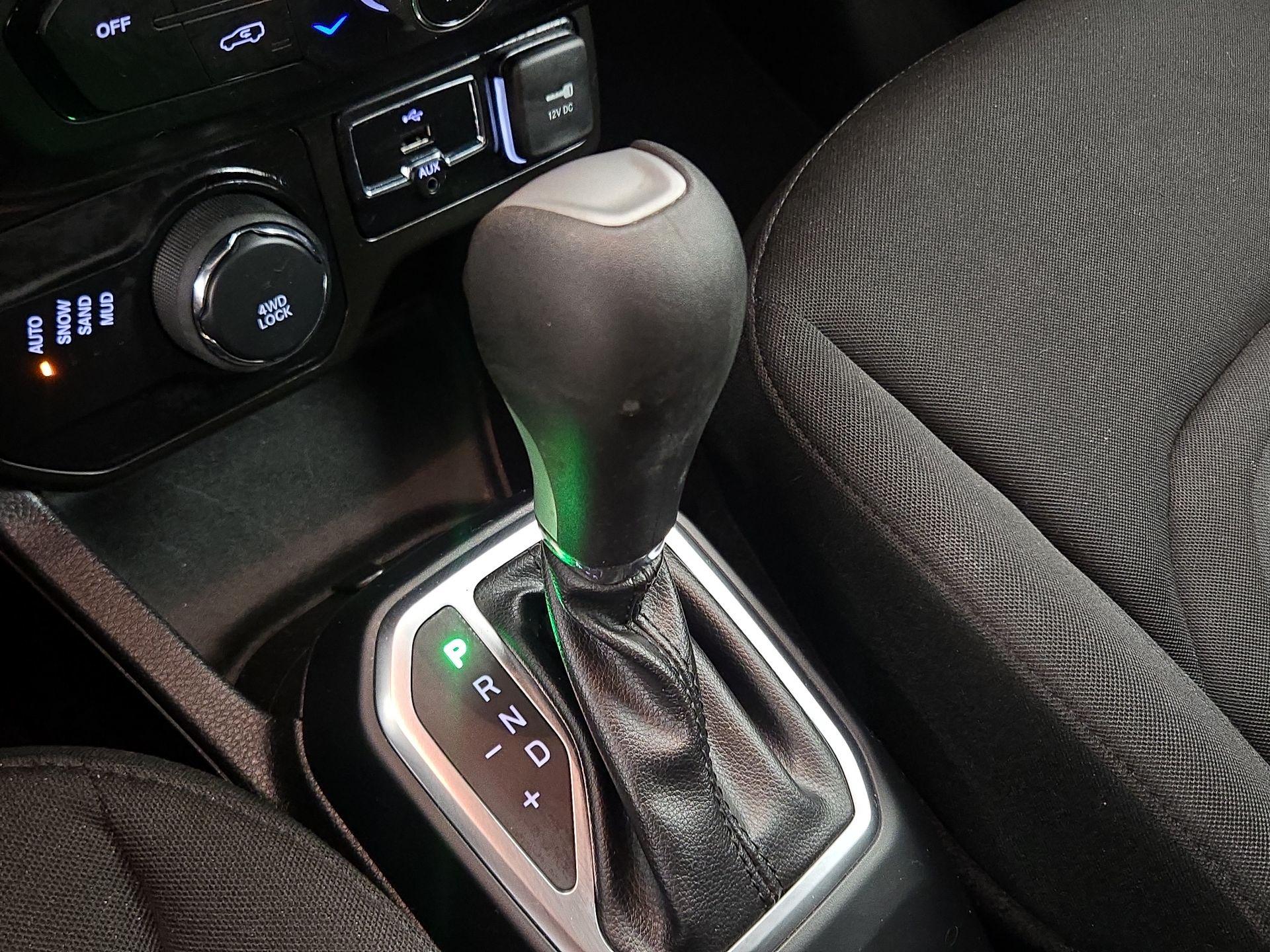 Thumbnail: 2020 Jeep Renegade - 17