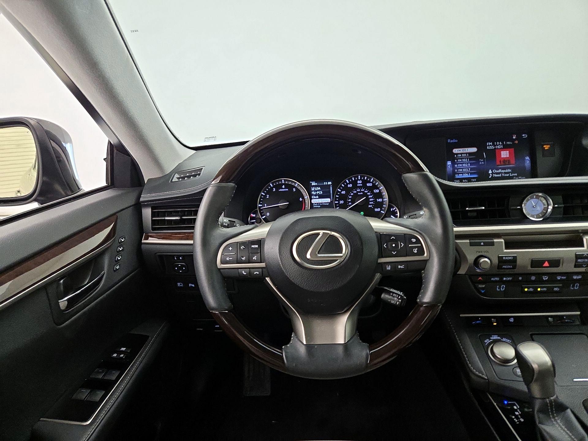 Thumbnail: 2017 Lexus ES - 10