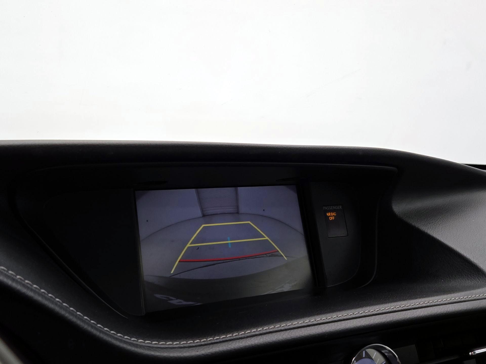 Thumbnail: 2017 Lexus ES - 14