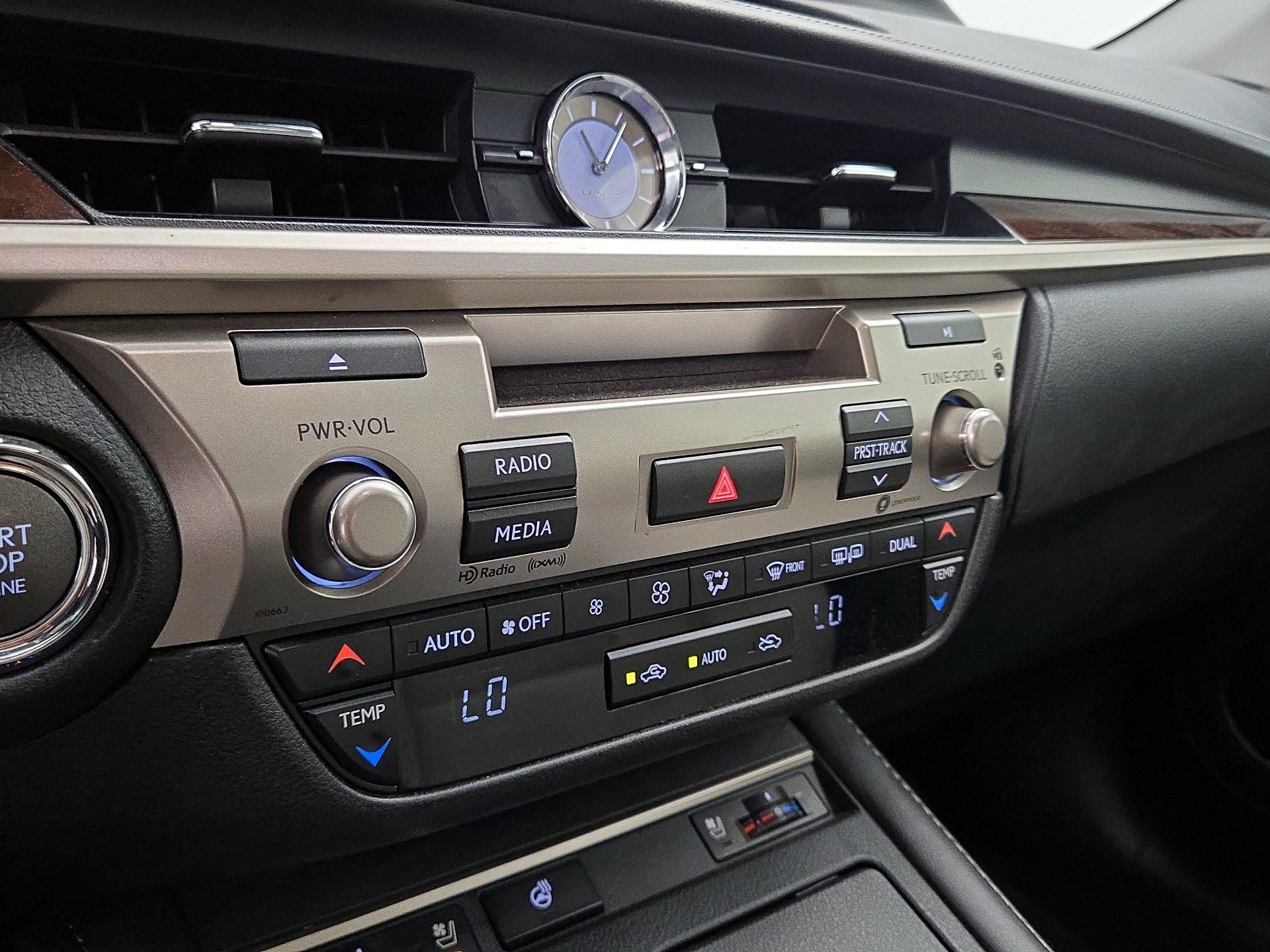 Thumbnail: 2017 Lexus ES - 16