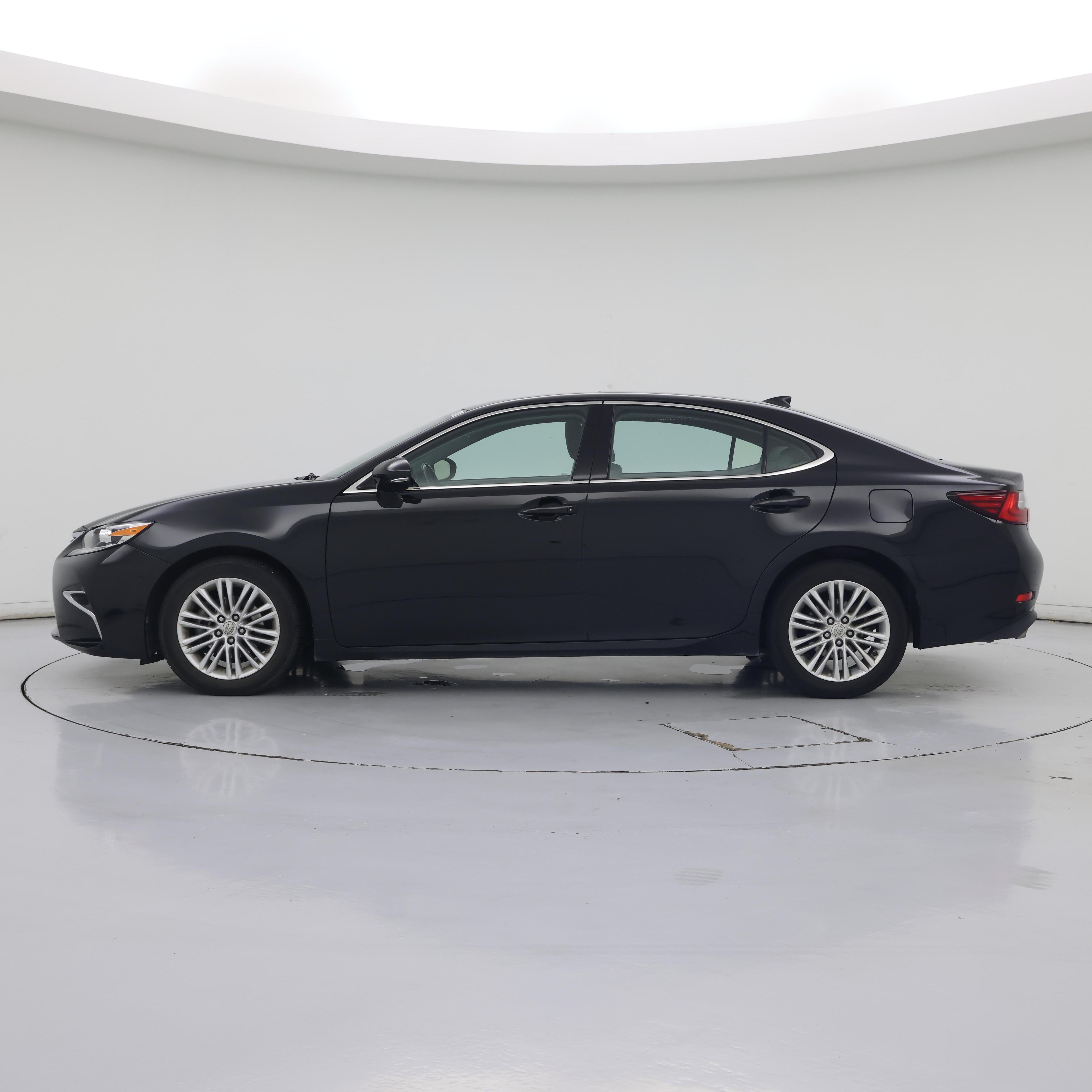 Thumbnail: 2017 Lexus ES - 3