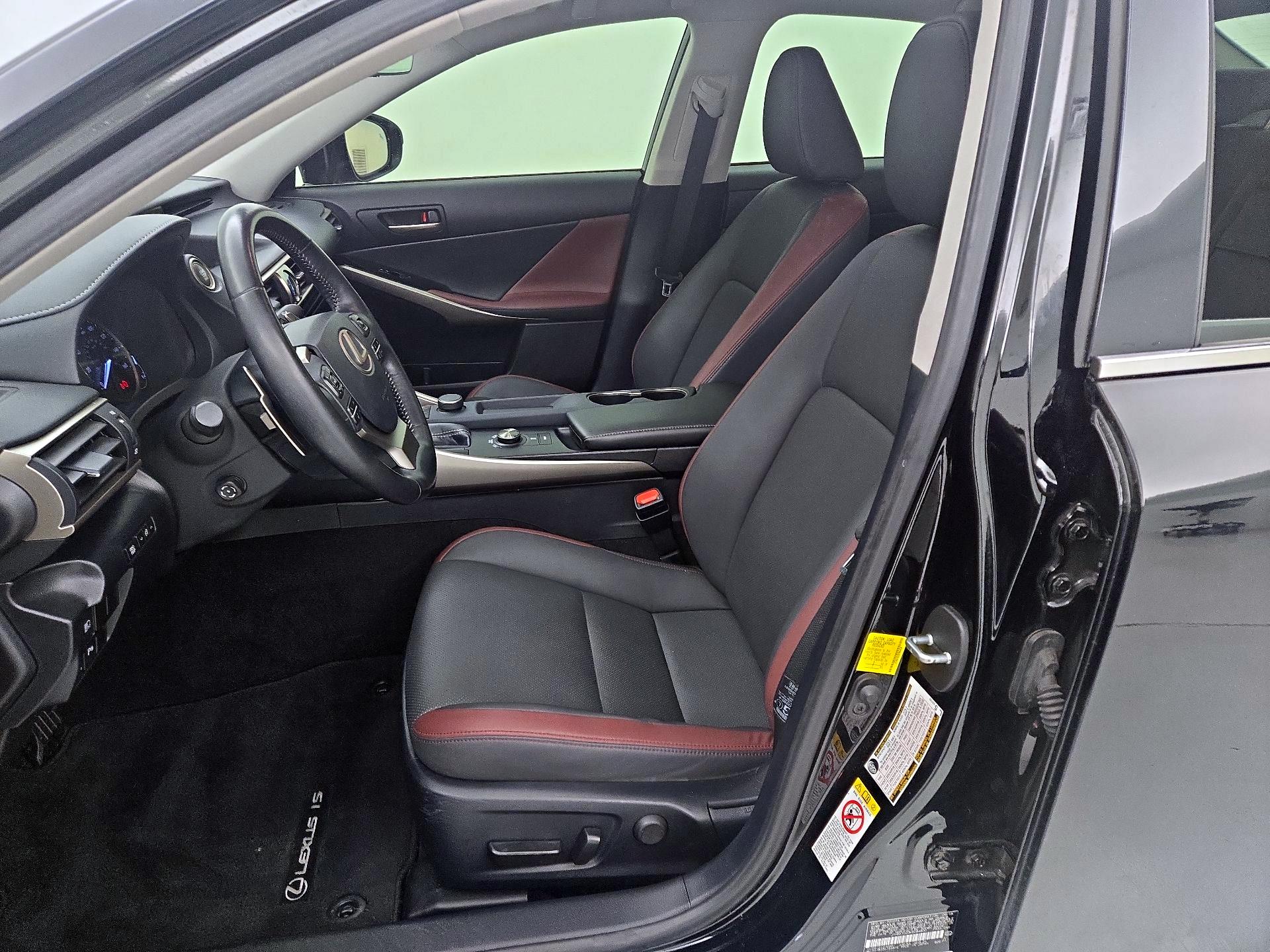 Thumbnail: 2019 Lexus IS - 11