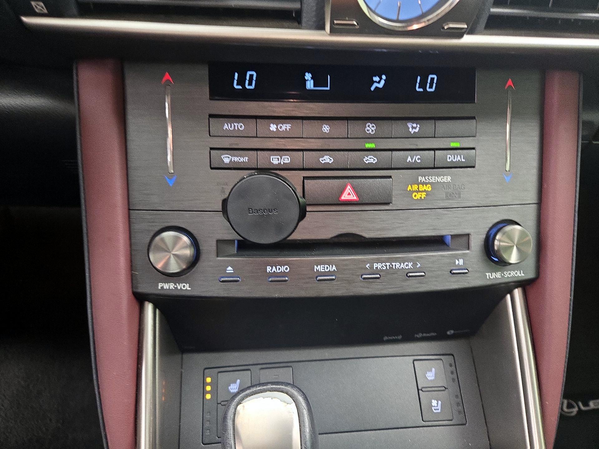 Thumbnail: 2019 Lexus IS - 17