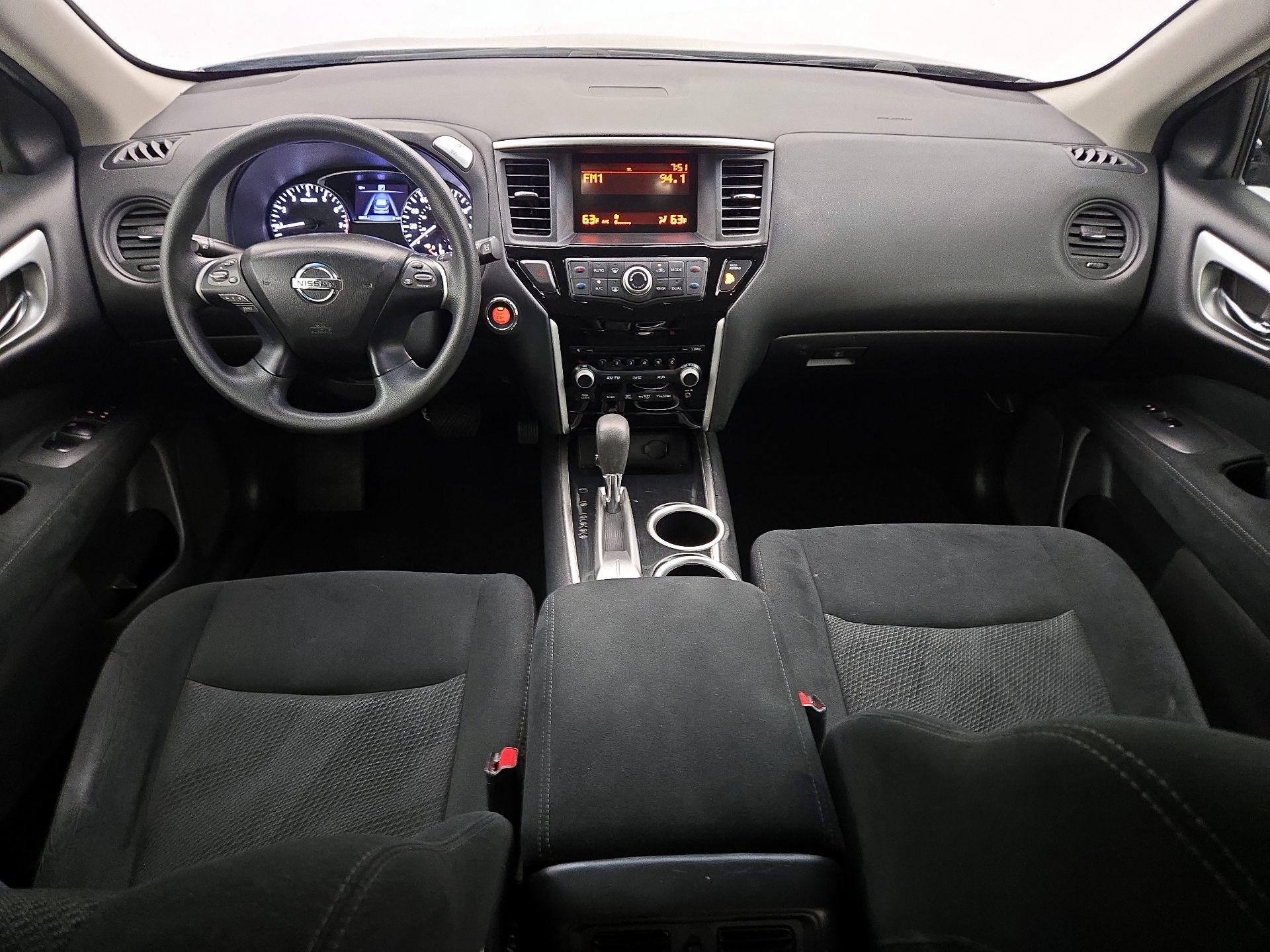 Thumbnail: 2016 Nissan Pathfinder - 9