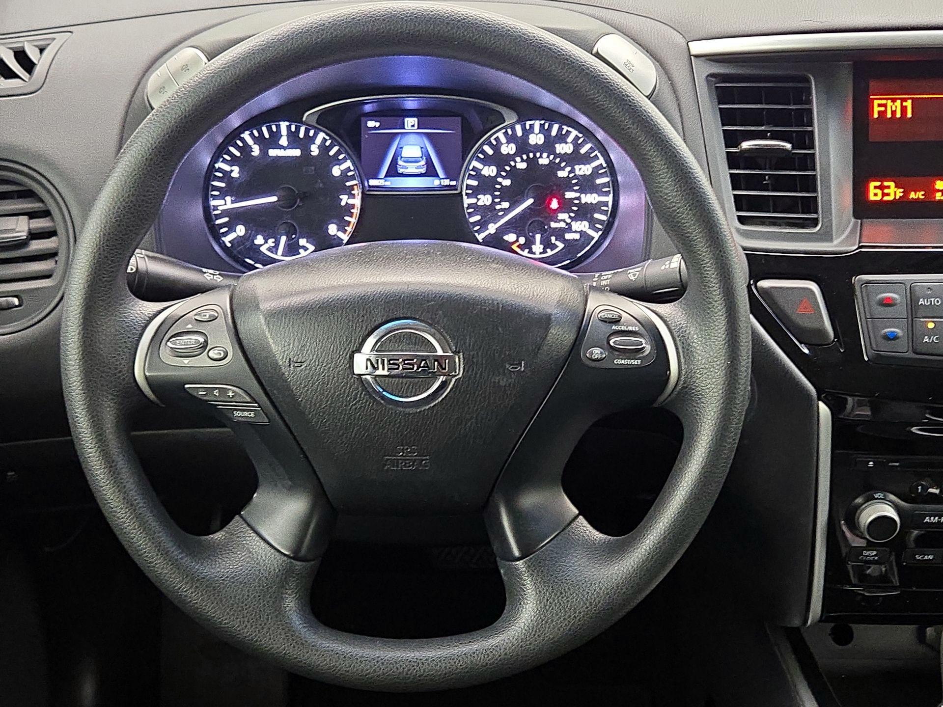Thumbnail: 2016 Nissan Pathfinder - 10