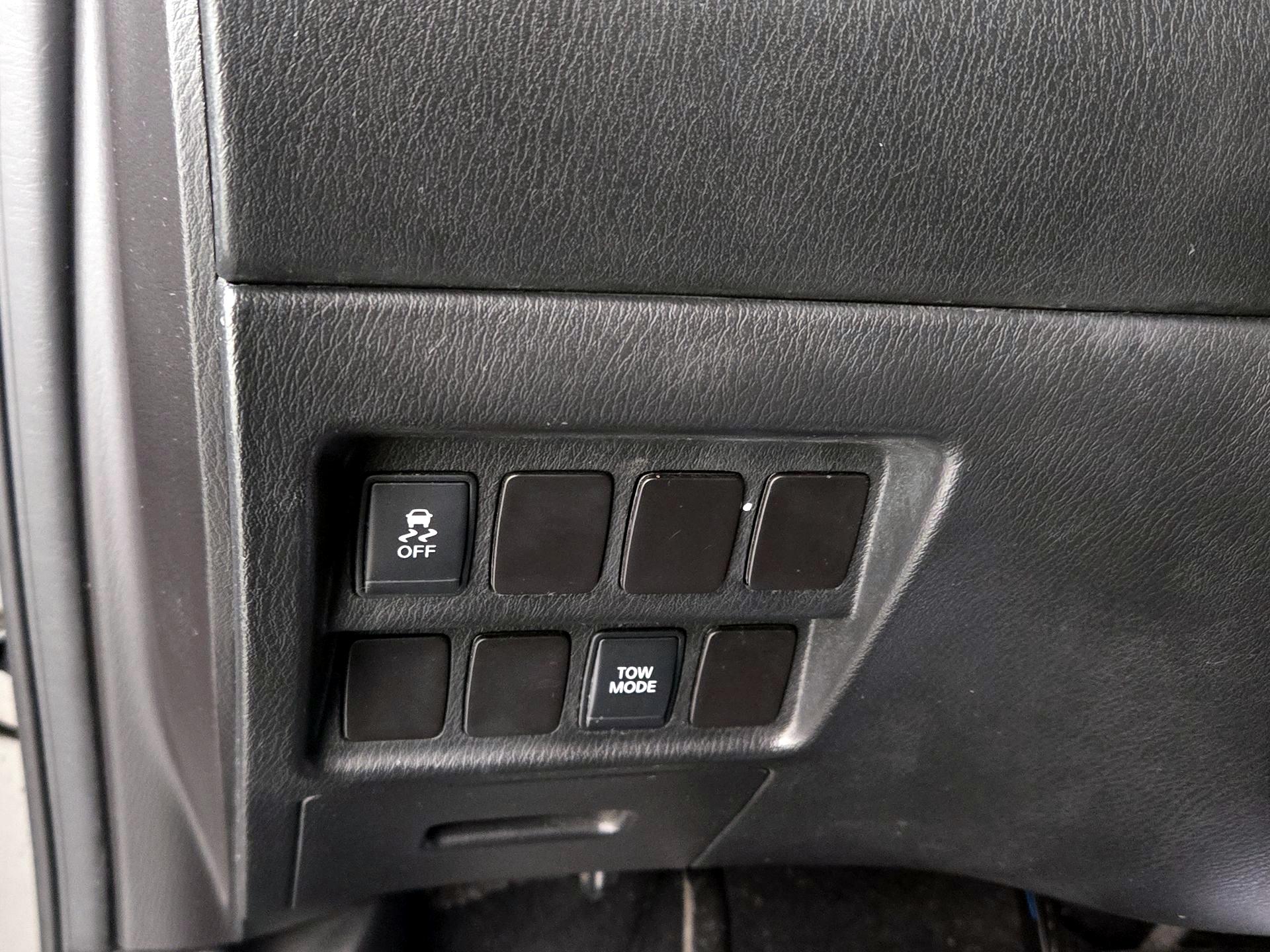 Thumbnail: 2016 Nissan Pathfinder - 13
