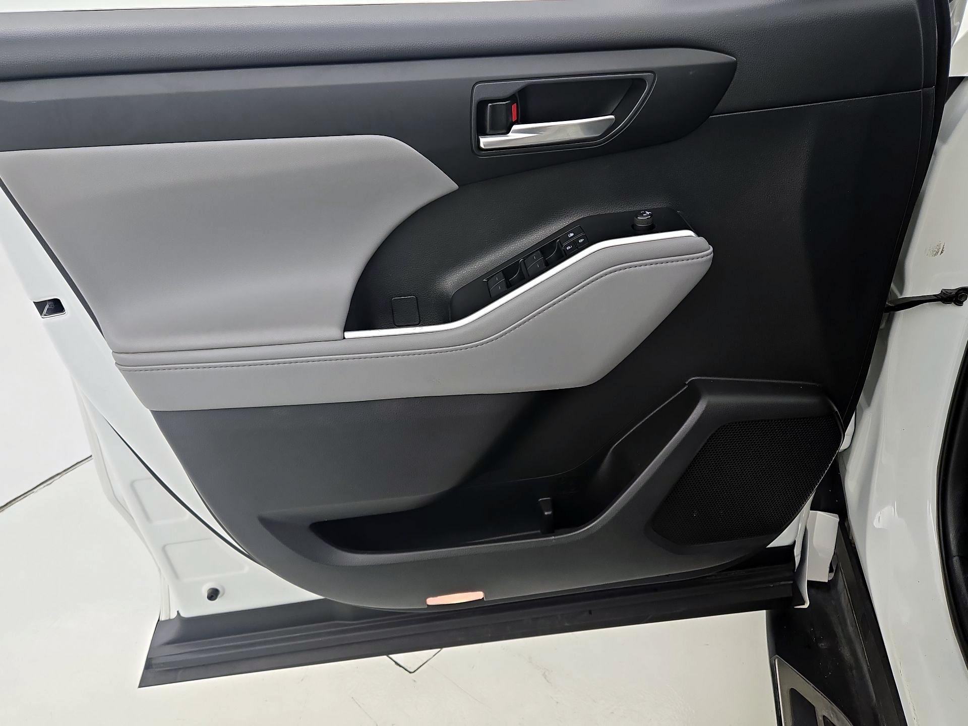 Thumbnail: 2021 Toyota Highlander - 12