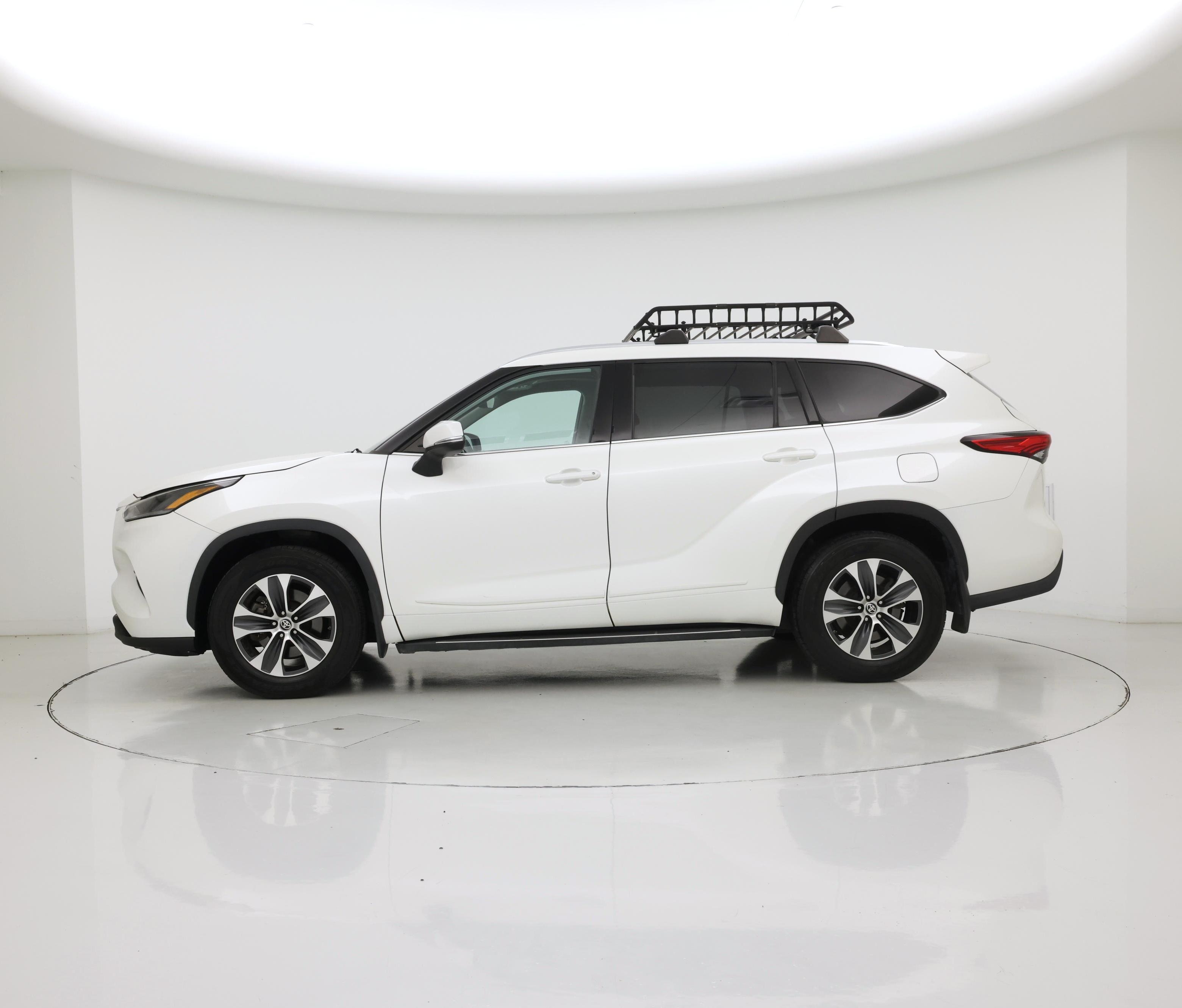 Thumbnail: 2021 Toyota Highlander - 3