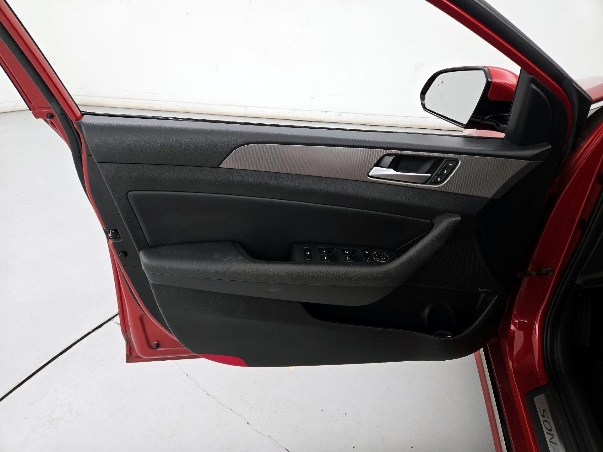 Thumbnail: 2019 Hyundai Sonata - 12