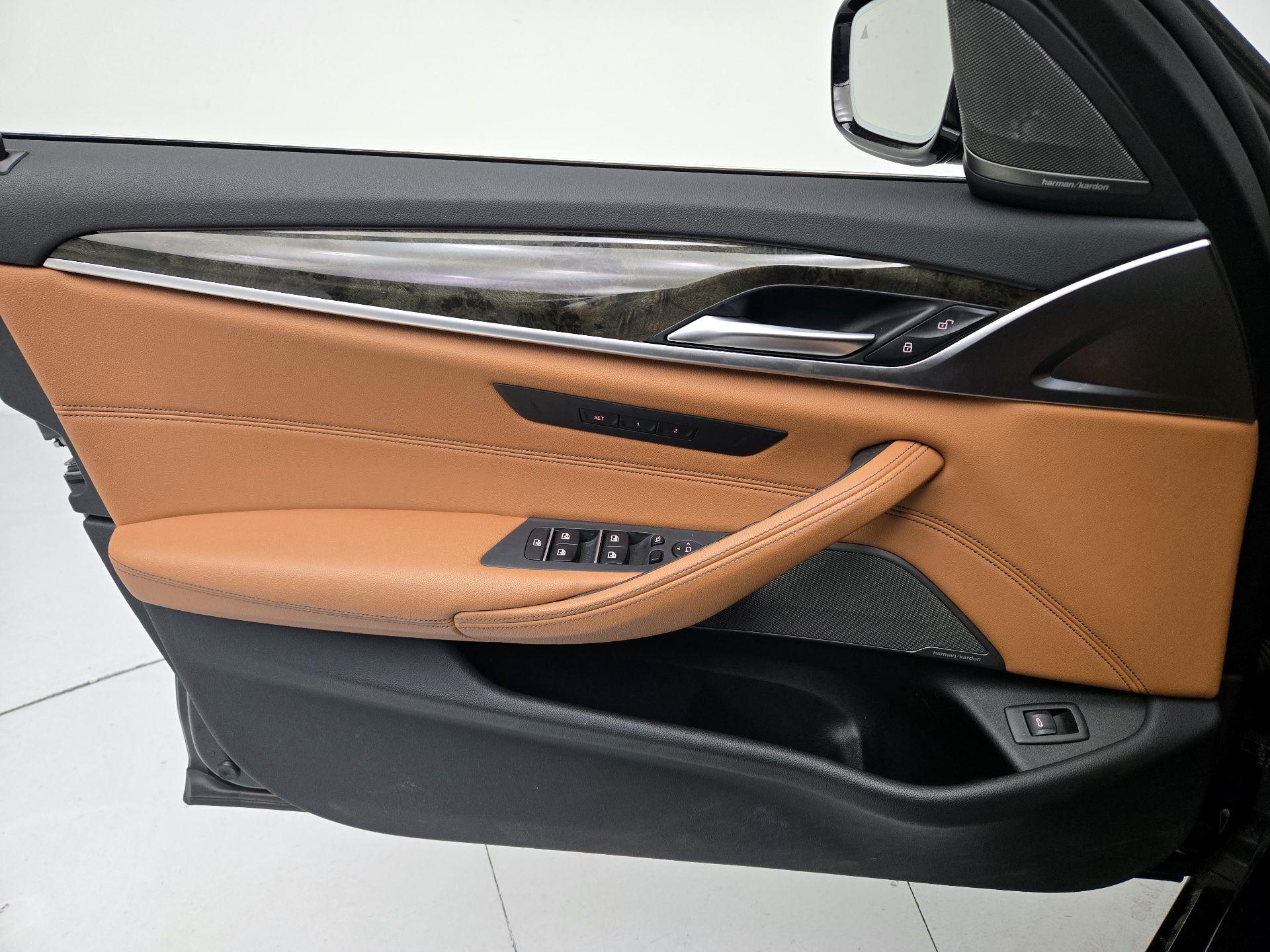 Thumbnail: 2021 BMW 5 Series - 12