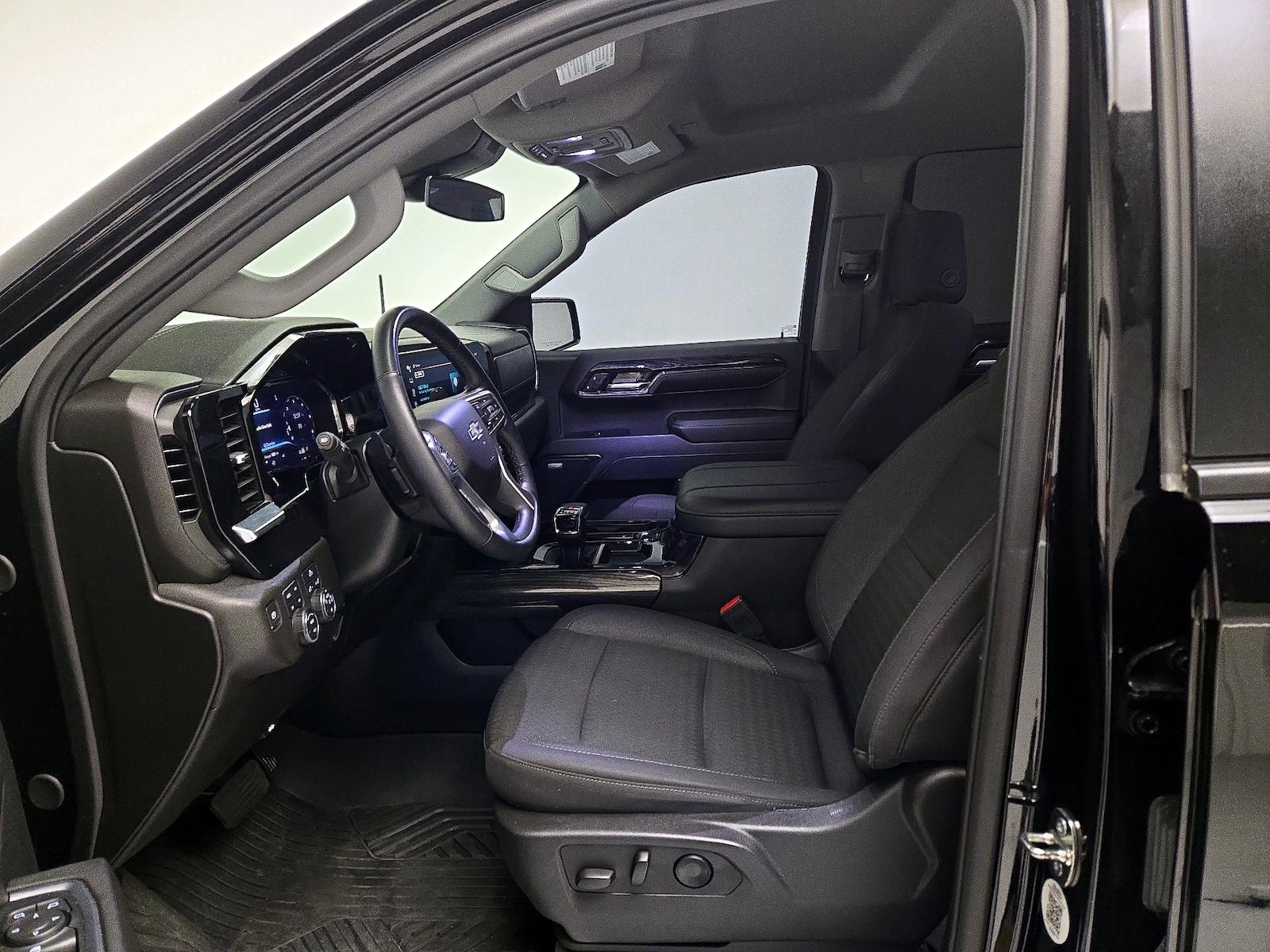 2024 Chevrolet Silverado 1500 RST - Photo 12