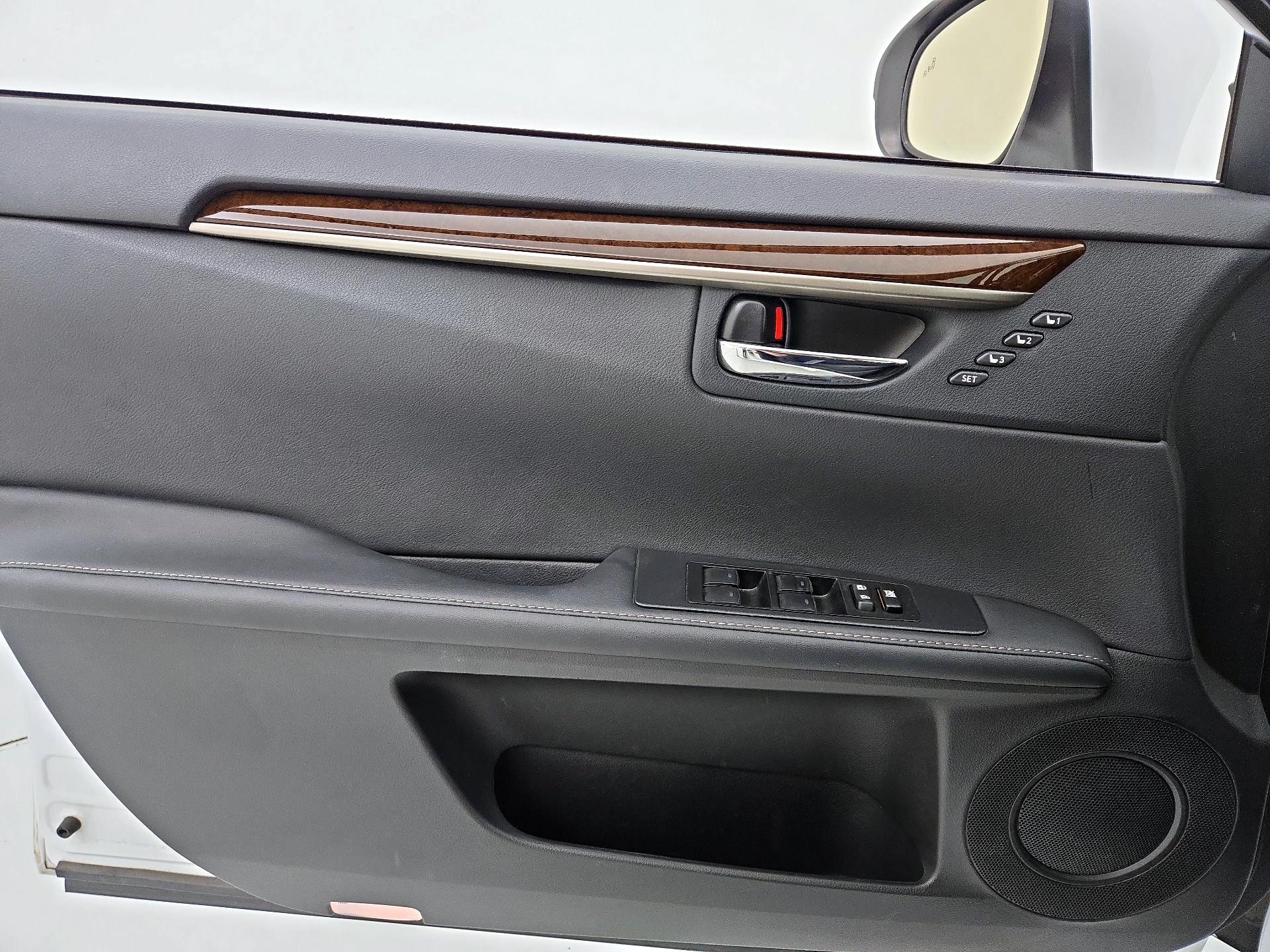 Thumbnail: 2014 Lexus ES - 12