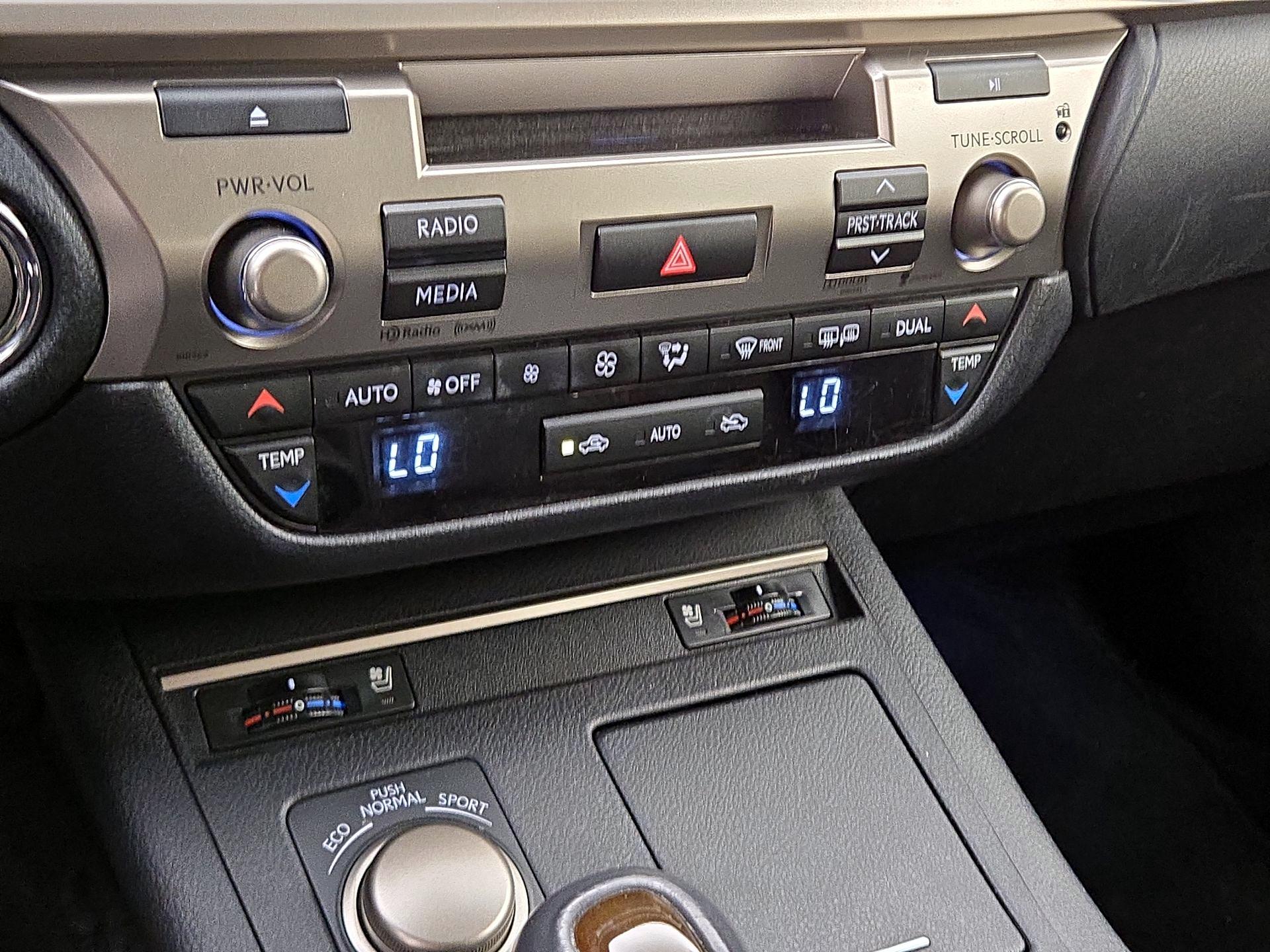 Thumbnail: 2014 Lexus ES - 16