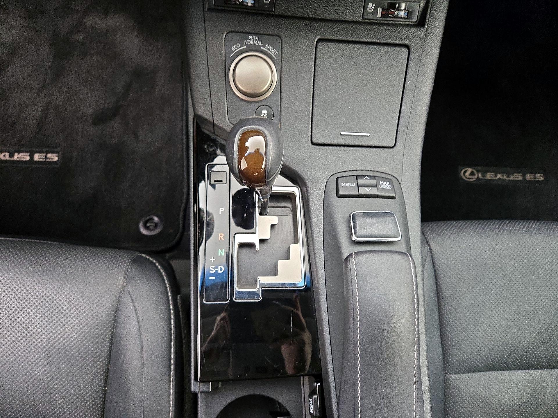 Thumbnail: 2014 Lexus ES - 17