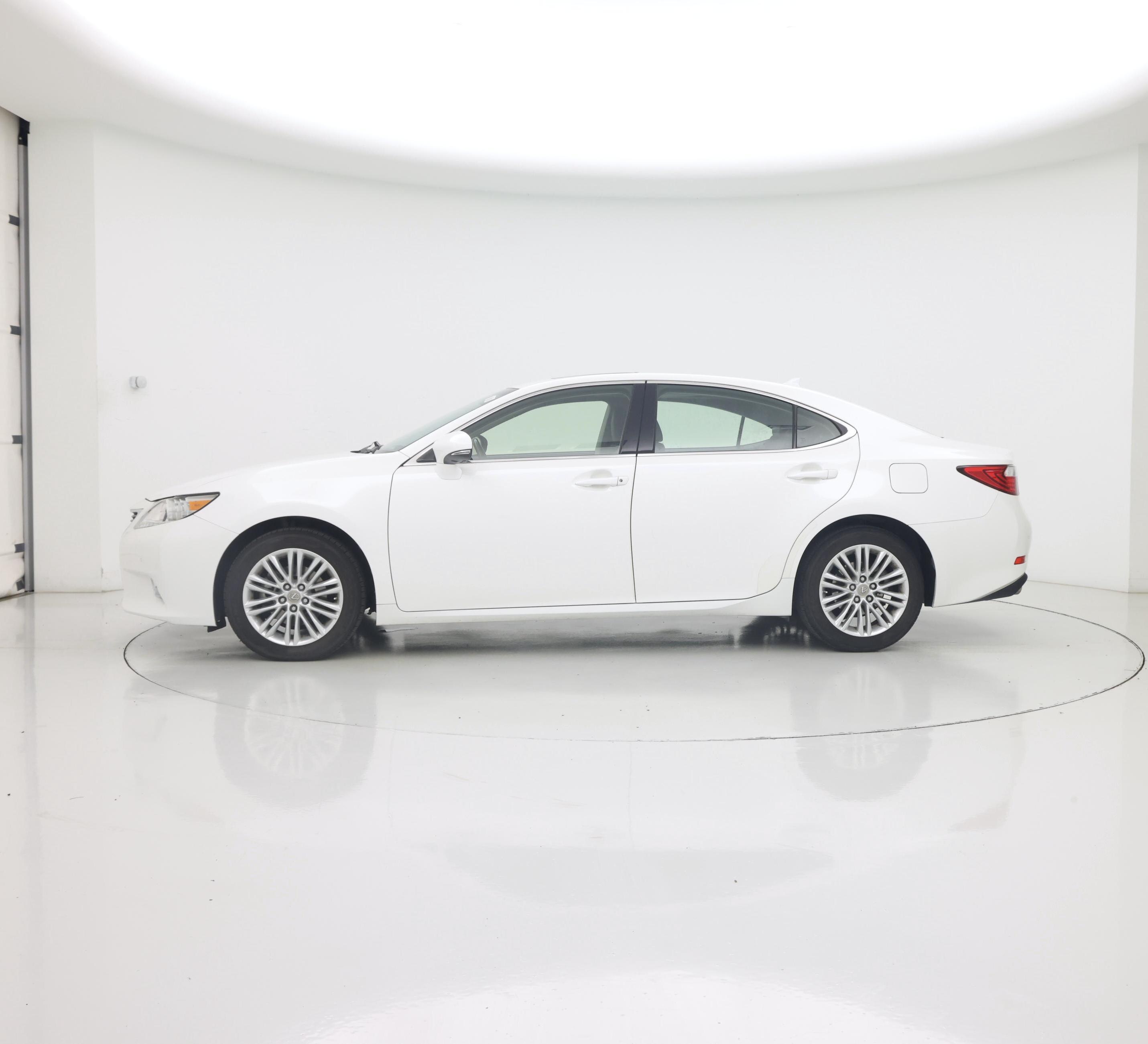 Thumbnail: 2014 Lexus ES - 3