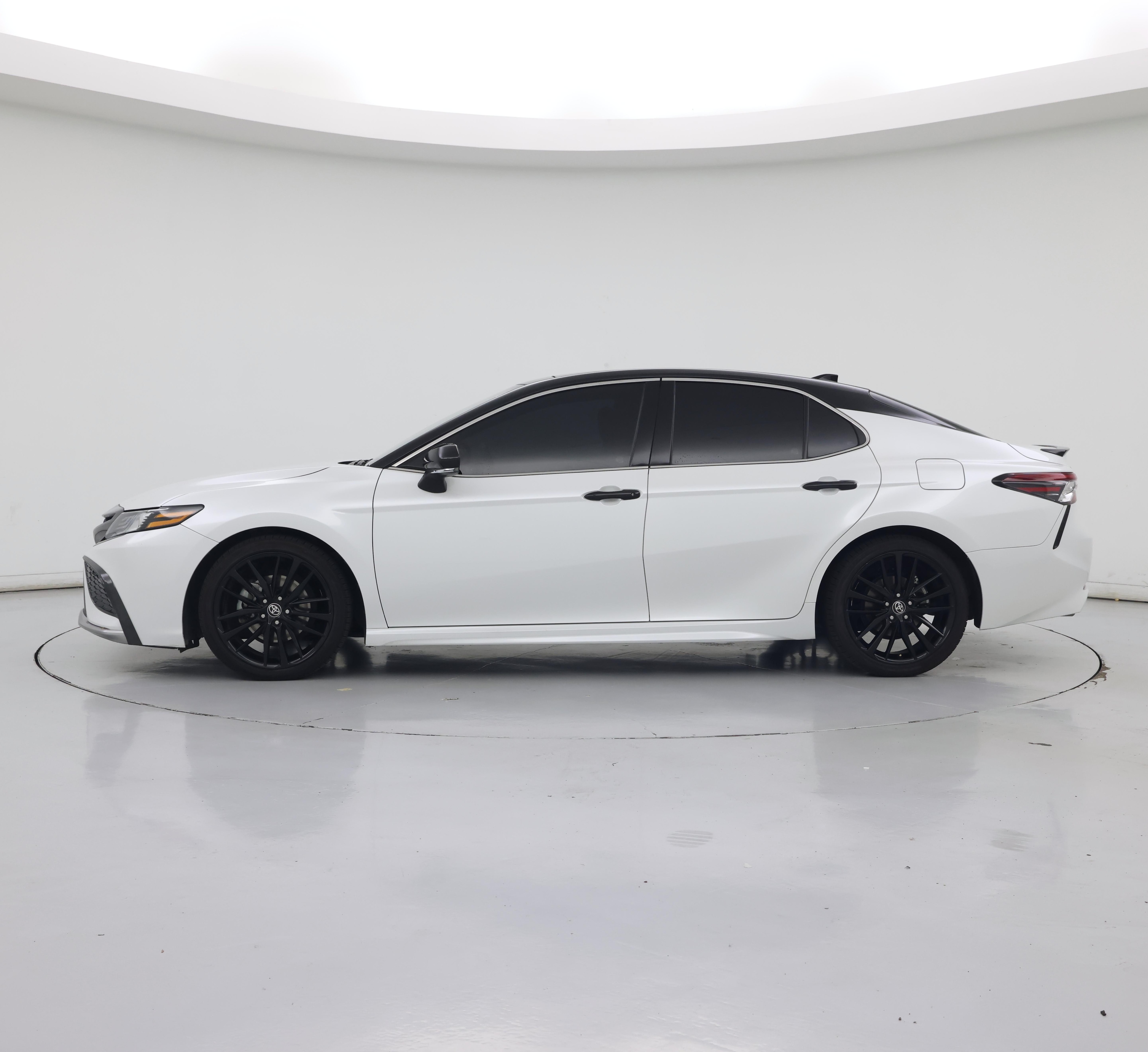 Thumbnail: 2022 Toyota Camry - 3