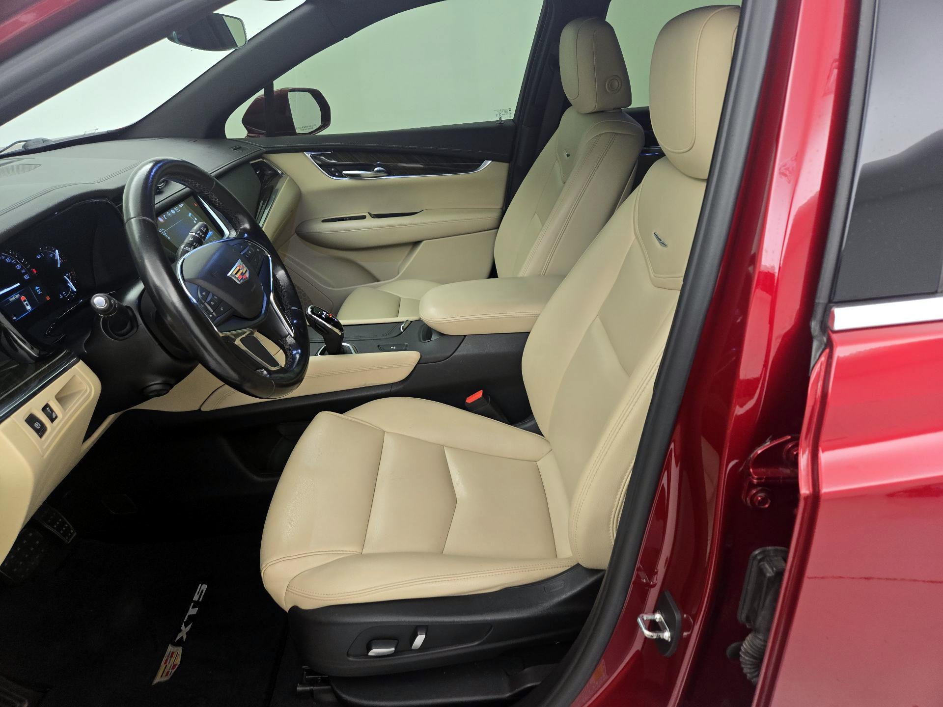 Thumbnail: 2019 Cadillac XT5 - 11